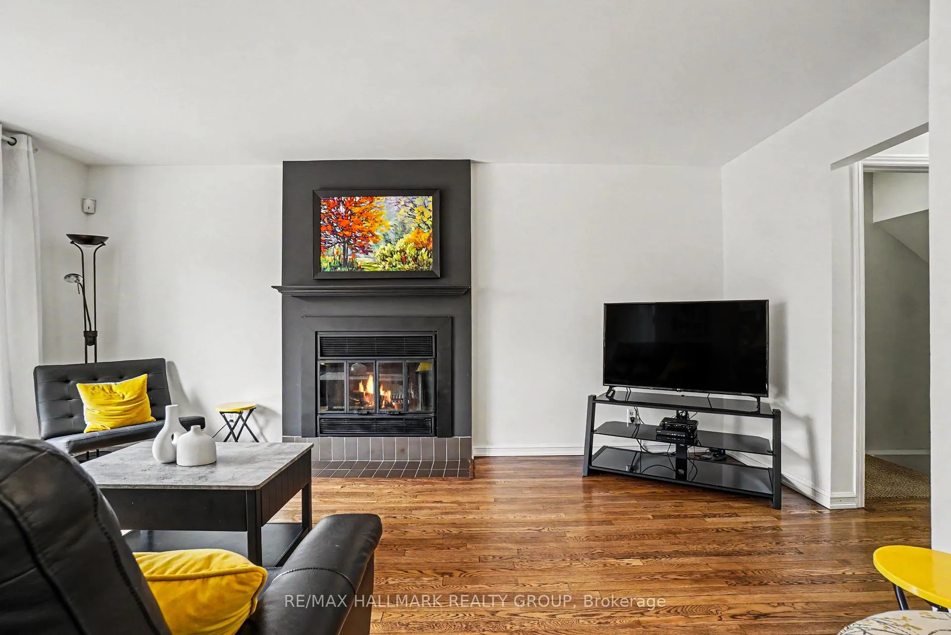 Photo 7 of 2056 Wildflower Drive, Ottawa, Queenswood Heights South — HOMEH