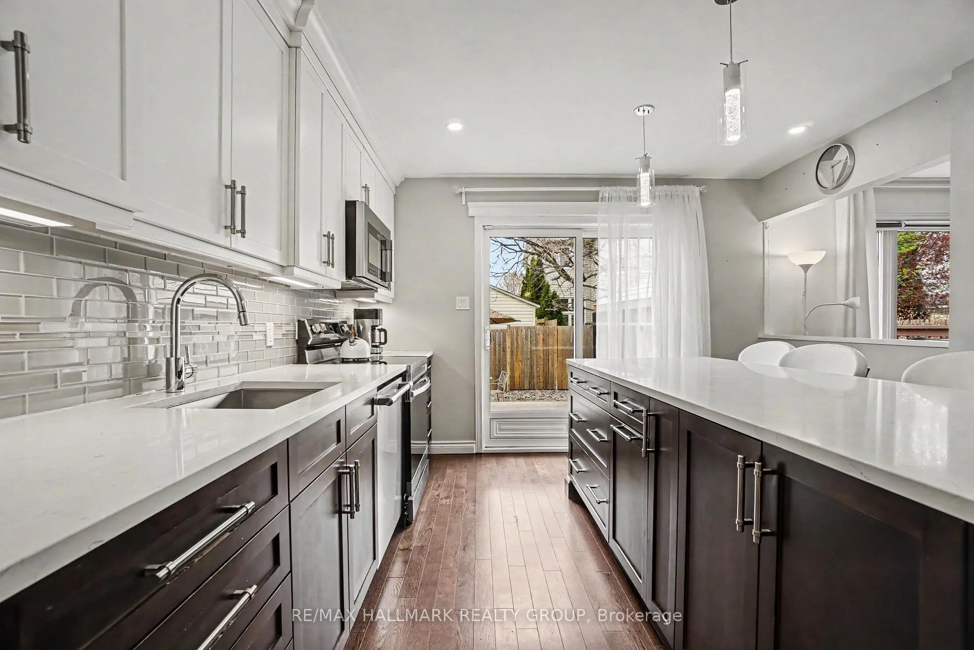 Photo 8 of 2056 Wildflower Drive, Ottawa, Queenswood Heights South — HOMEH