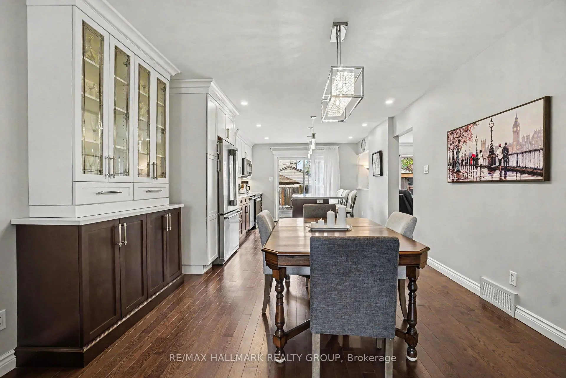 Photo 12 of 2056 Wildflower Drive, Ottawa, Queenswood Heights South — HOMEH
