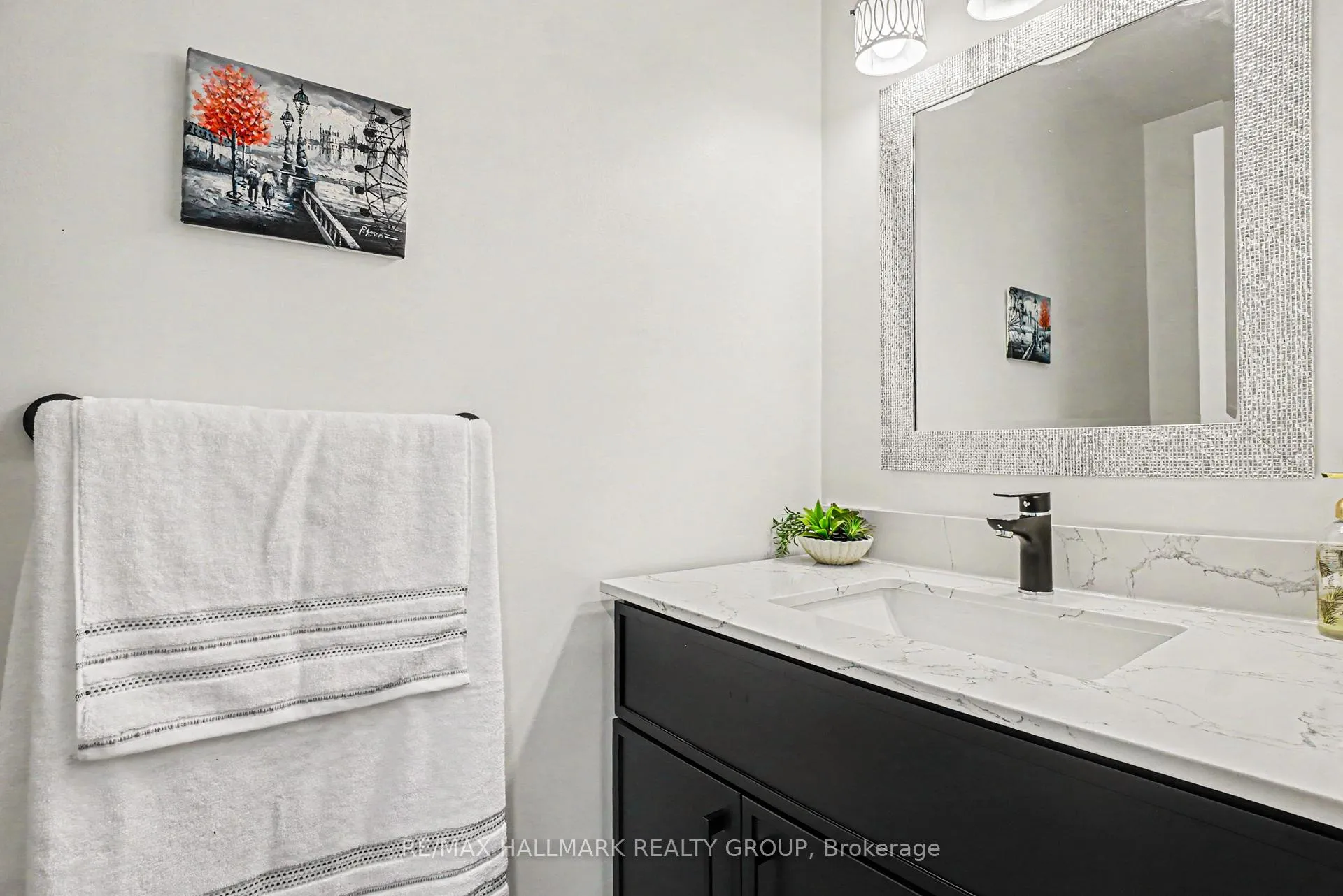 Photo 17 of 2056 Wildflower Drive, Ottawa, Queenswood Heights South — HOMEH