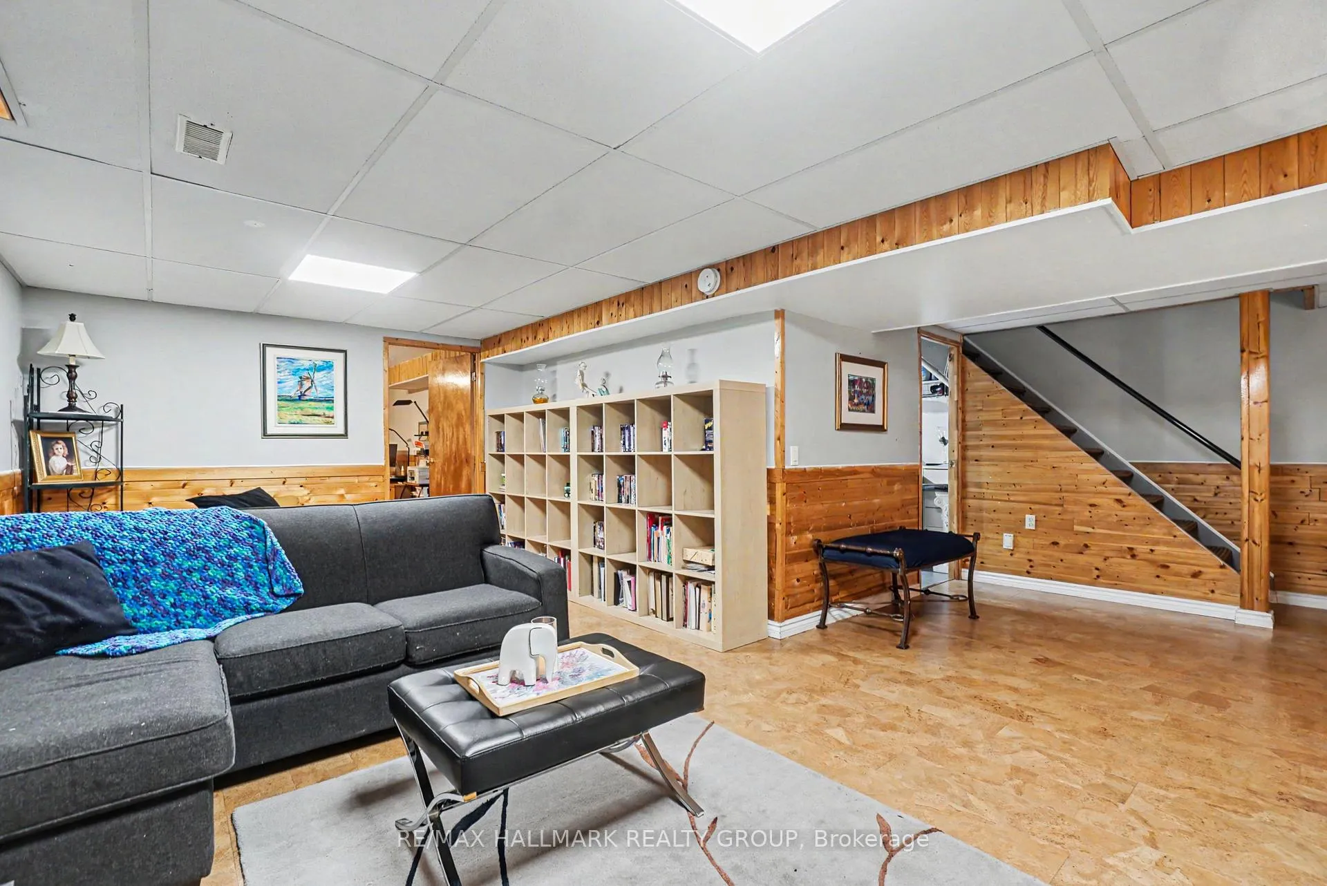 Photo 25 of 2056 Wildflower Drive, Ottawa, Queenswood Heights South — HOMEH