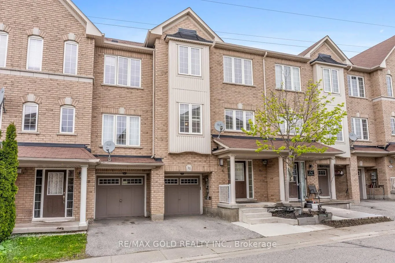 Photo 3 of 52 Arizona Drive, Brampton, Bram West — HOMEH