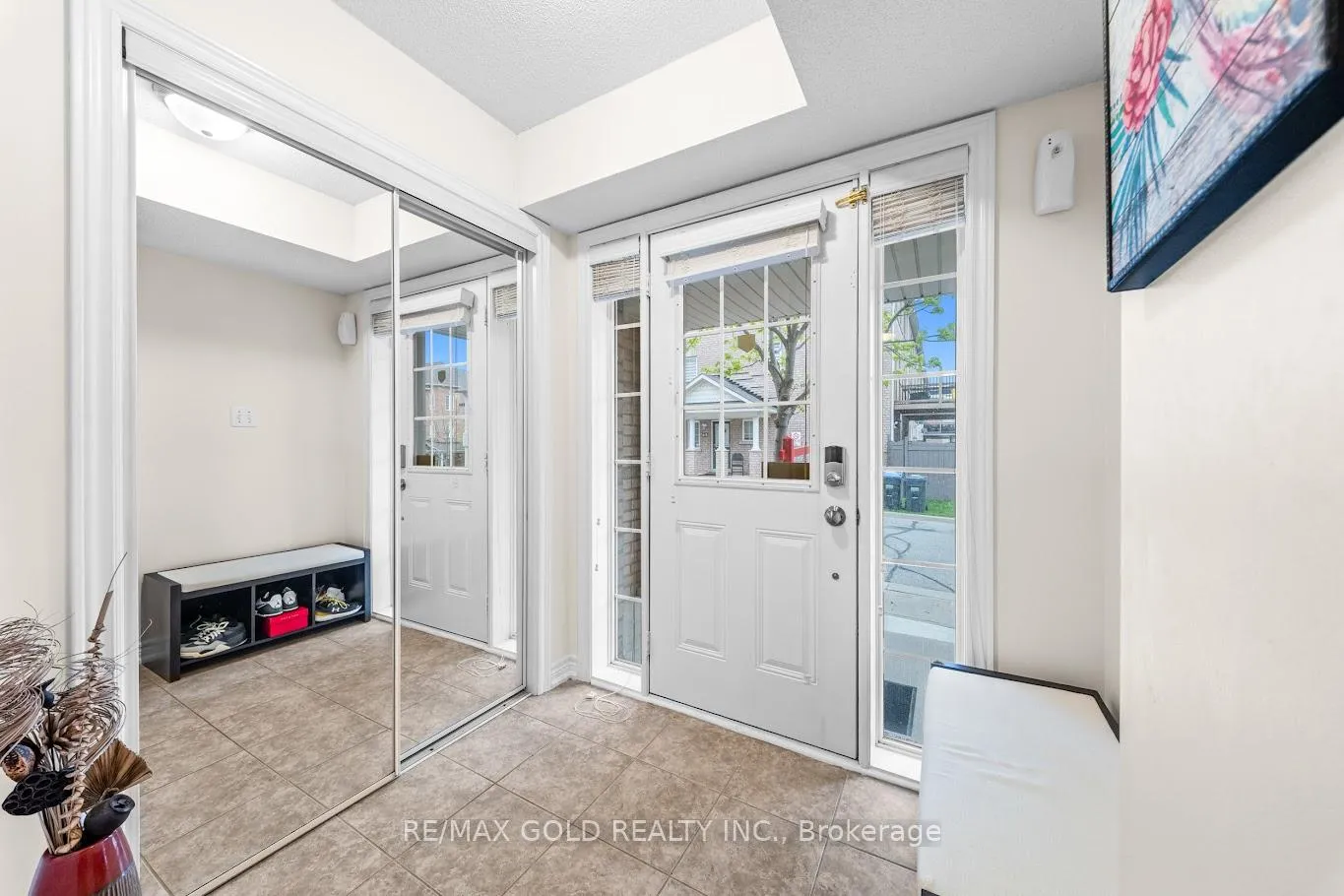 Photo 5 of 52 Arizona Drive, Brampton, Bram West — HOMEH