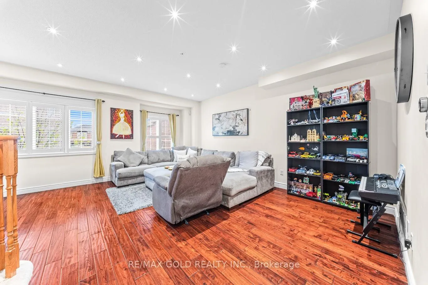 Photo 13 of 52 Arizona Drive, Brampton, Bram West — HOMEH