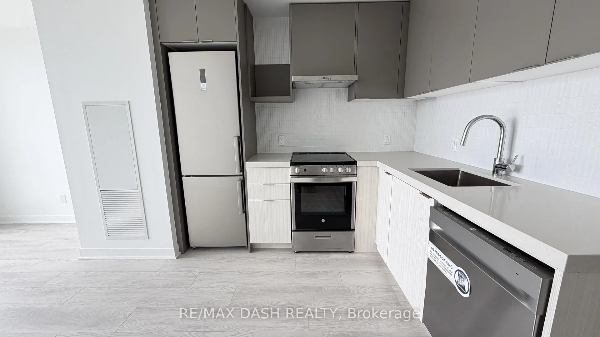 Photo 8 of Unit 616, 6 Flavelle Trail, Vaughan, Steeles West Industrial — HOMEH
