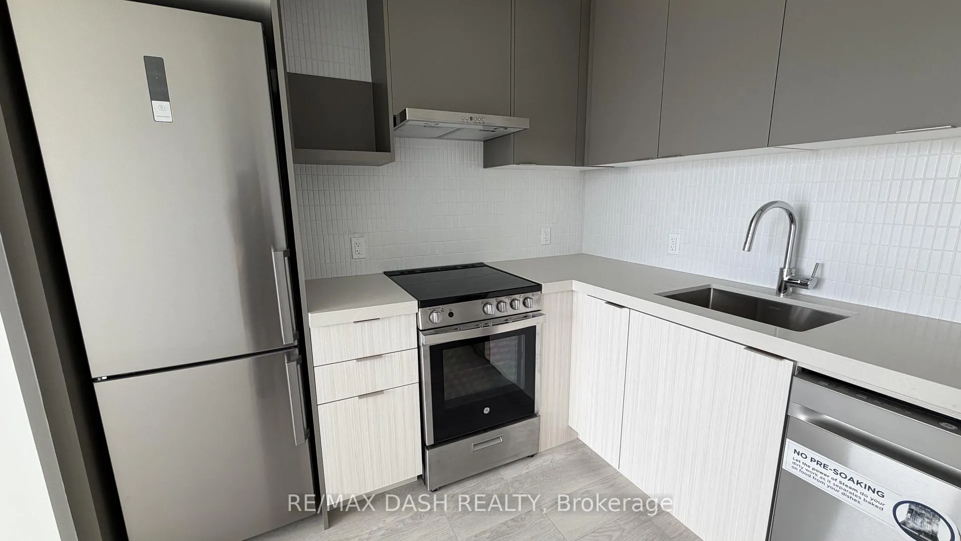 Photo 9 of Unit 616, 6 Flavelle Trail, Vaughan, Steeles West Industrial — HOMEH