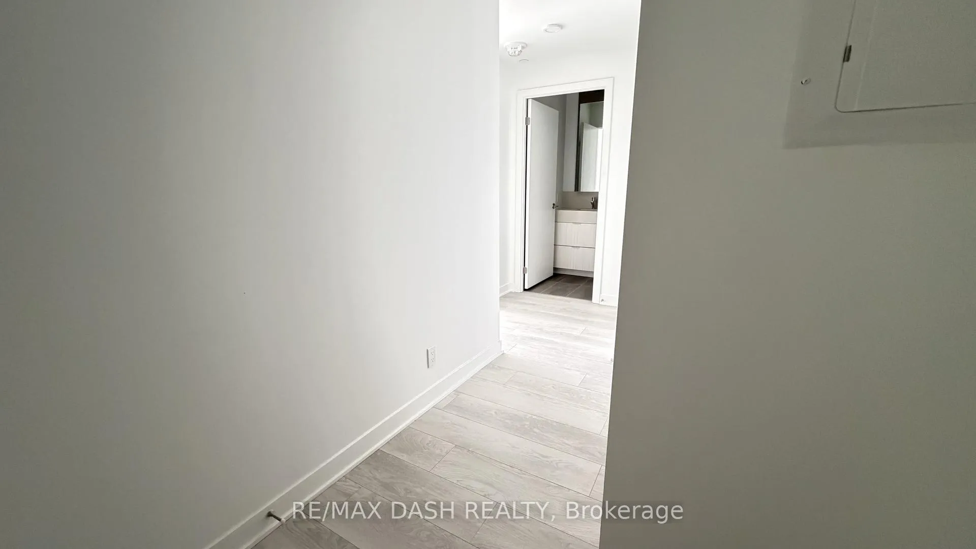 Photo 10 of Unit 616, 6 Flavelle Trail, Vaughan, Steeles West Industrial — HOMEH