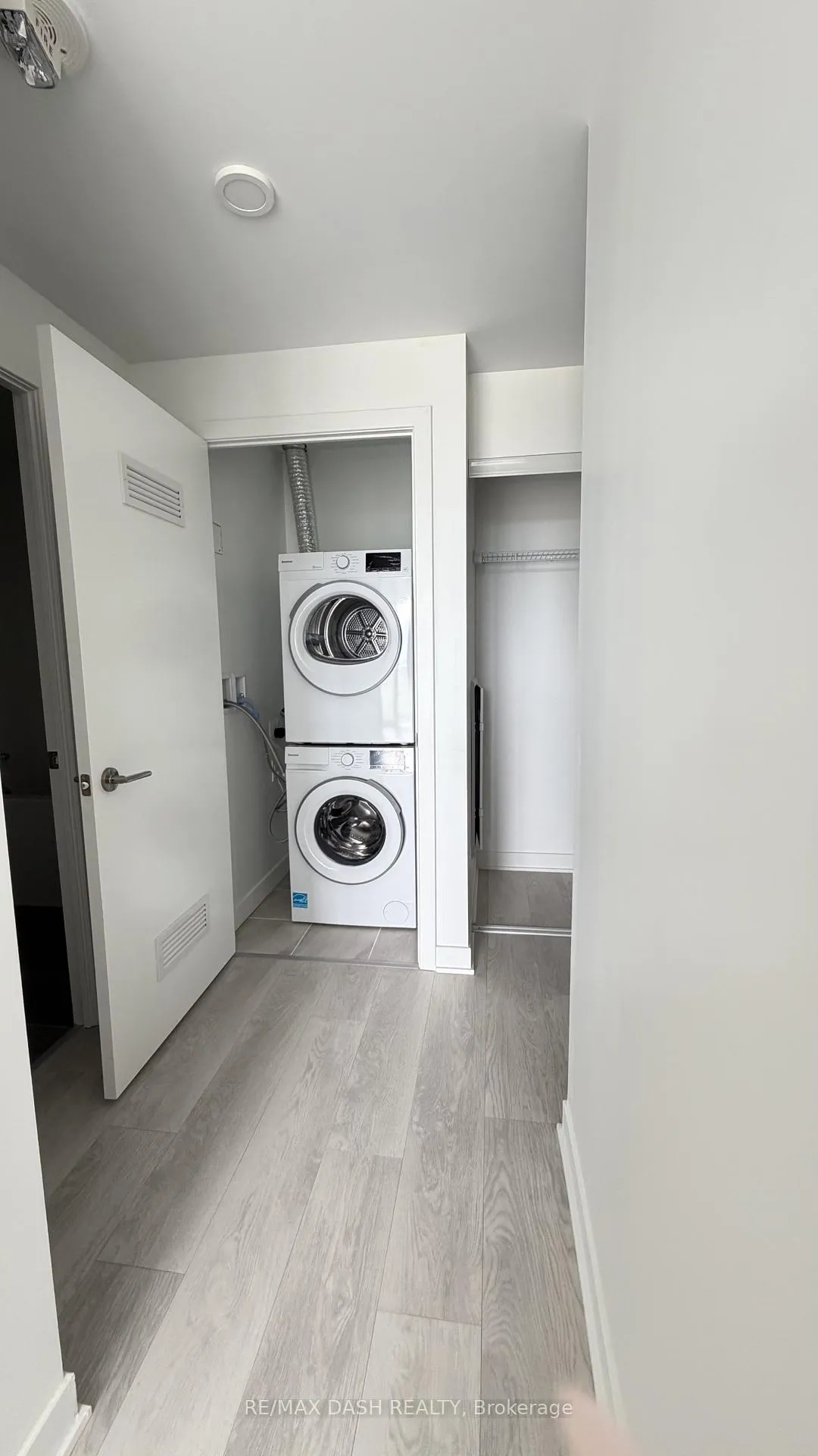 Photo 12 of Unit 616, 6 Flavelle Trail, Vaughan, Steeles West Industrial — HOMEH
