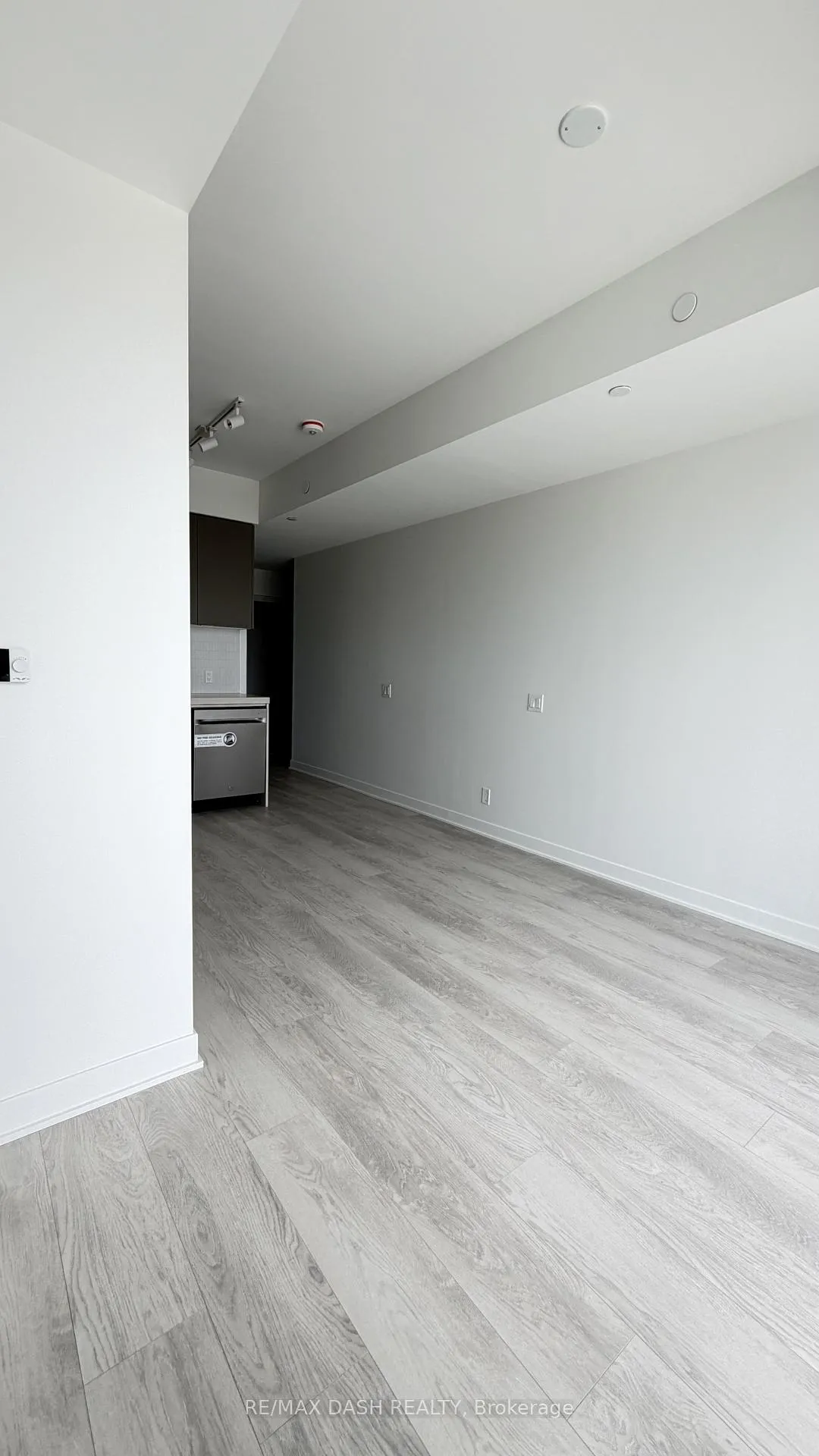 Photo 15 of Unit 616, 6 Flavelle Trail, Vaughan, Steeles West Industrial — HOMEH