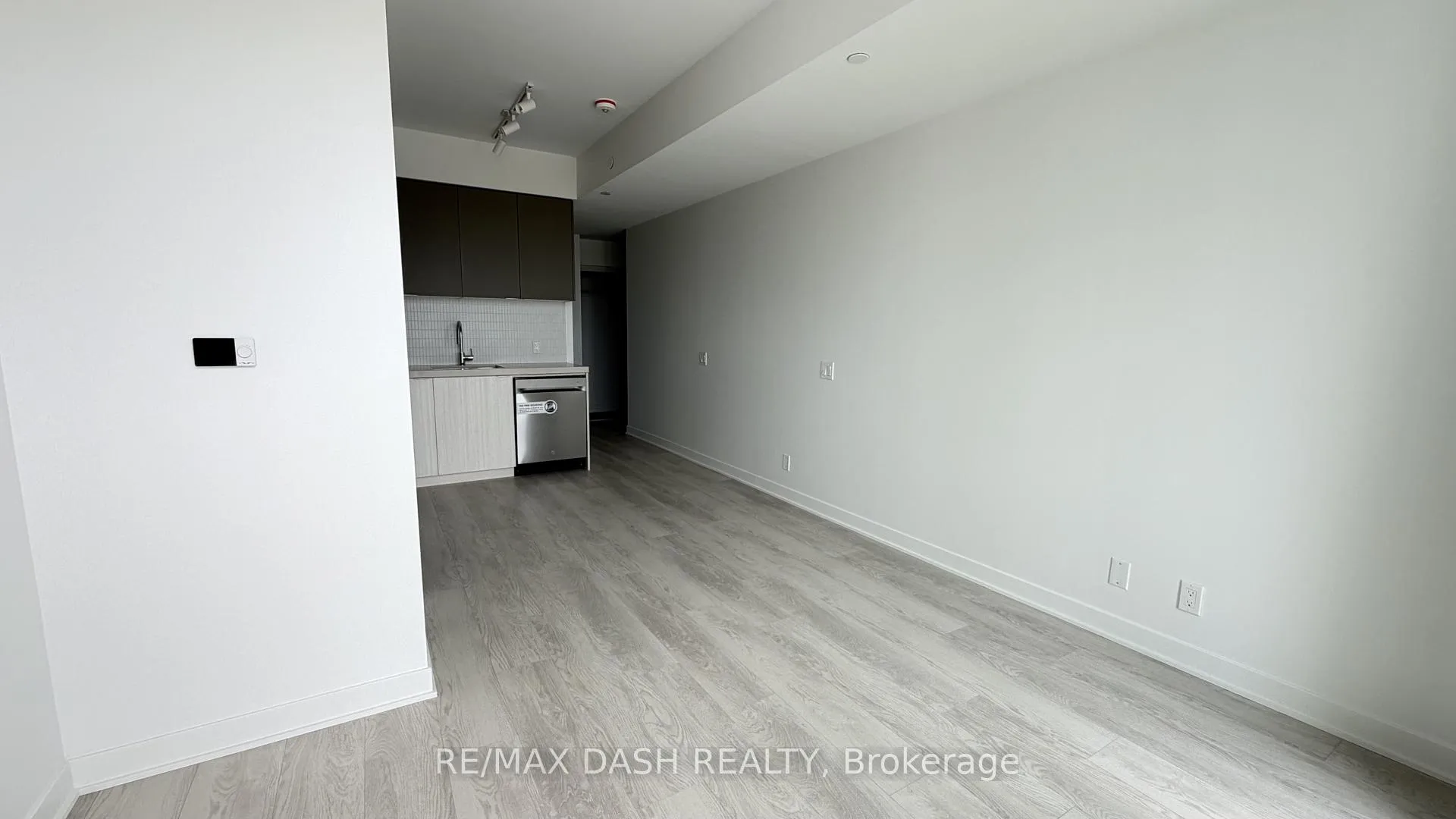Photo 16 of Unit 616, 6 Flavelle Trail, Vaughan, Steeles West Industrial — HOMEH