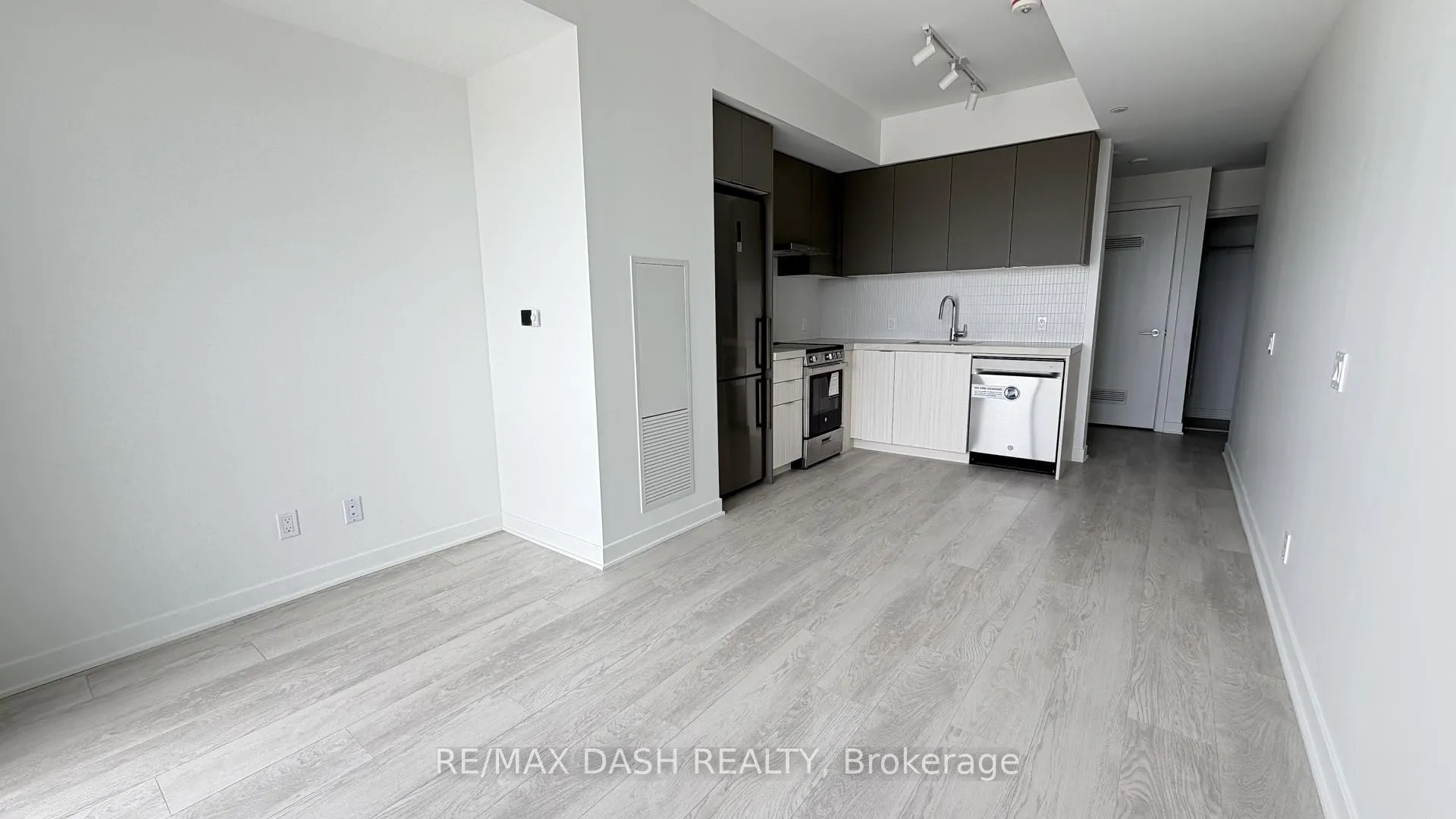 Photo 17 of Unit 616, 6 Flavelle Trail, Vaughan, Steeles West Industrial — HOMEH