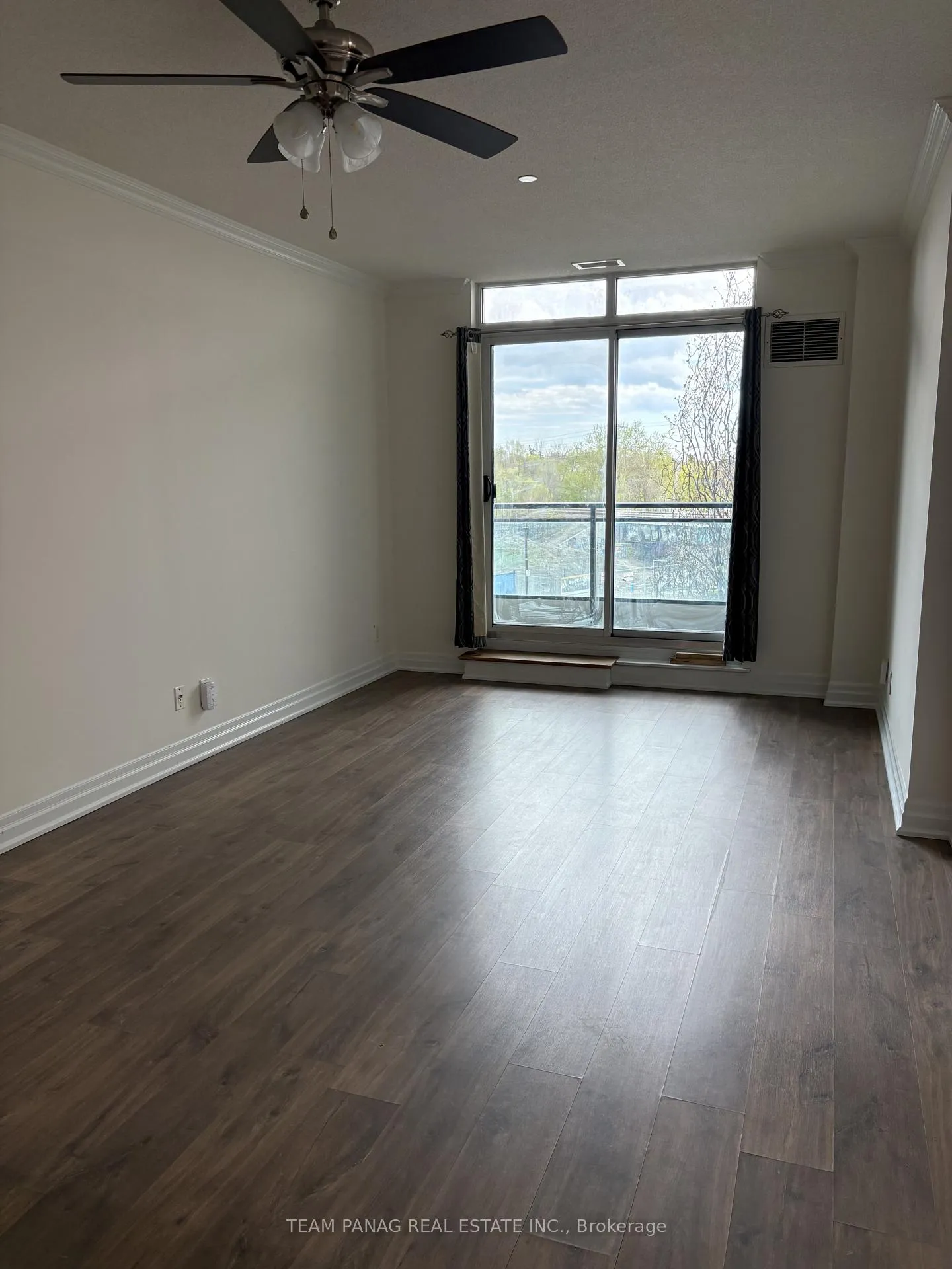 Photo 3 of Unit 203, 100 John Street, Brampton, Downtown Brampton — HOMEH