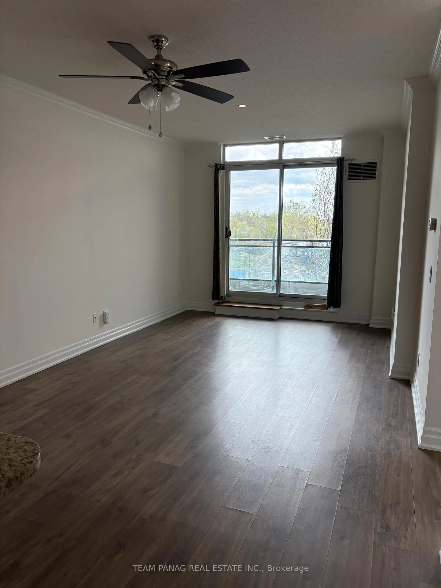 Photo 5 of Unit 203, 100 John Street, Brampton, Downtown Brampton — HOMEH
