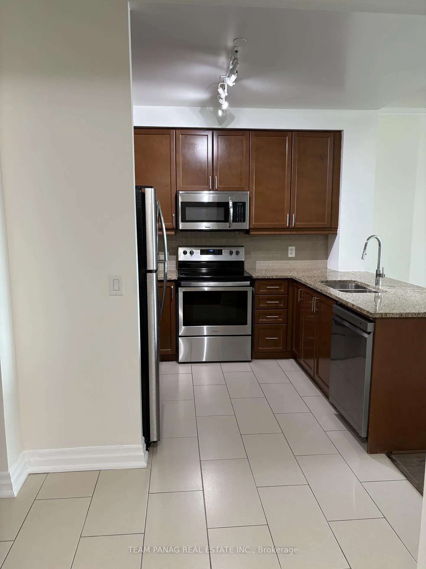 Photo 15 of Unit 203, 100 John Street, Brampton, Downtown Brampton — HOMEH