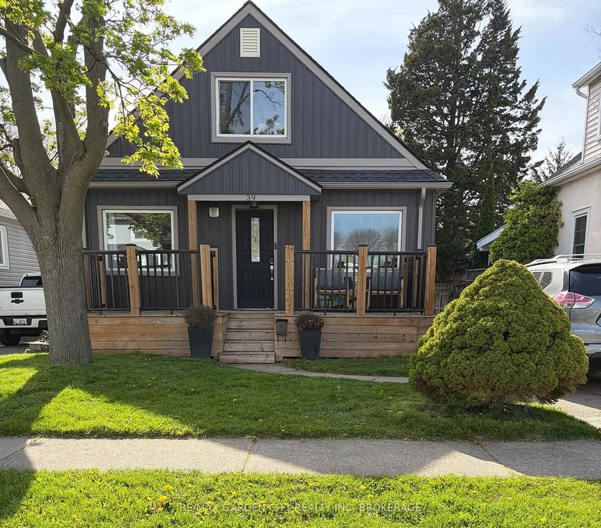 Photo 1 of 39 Margery Avenue, St. Catharines, Haig — HOMEH