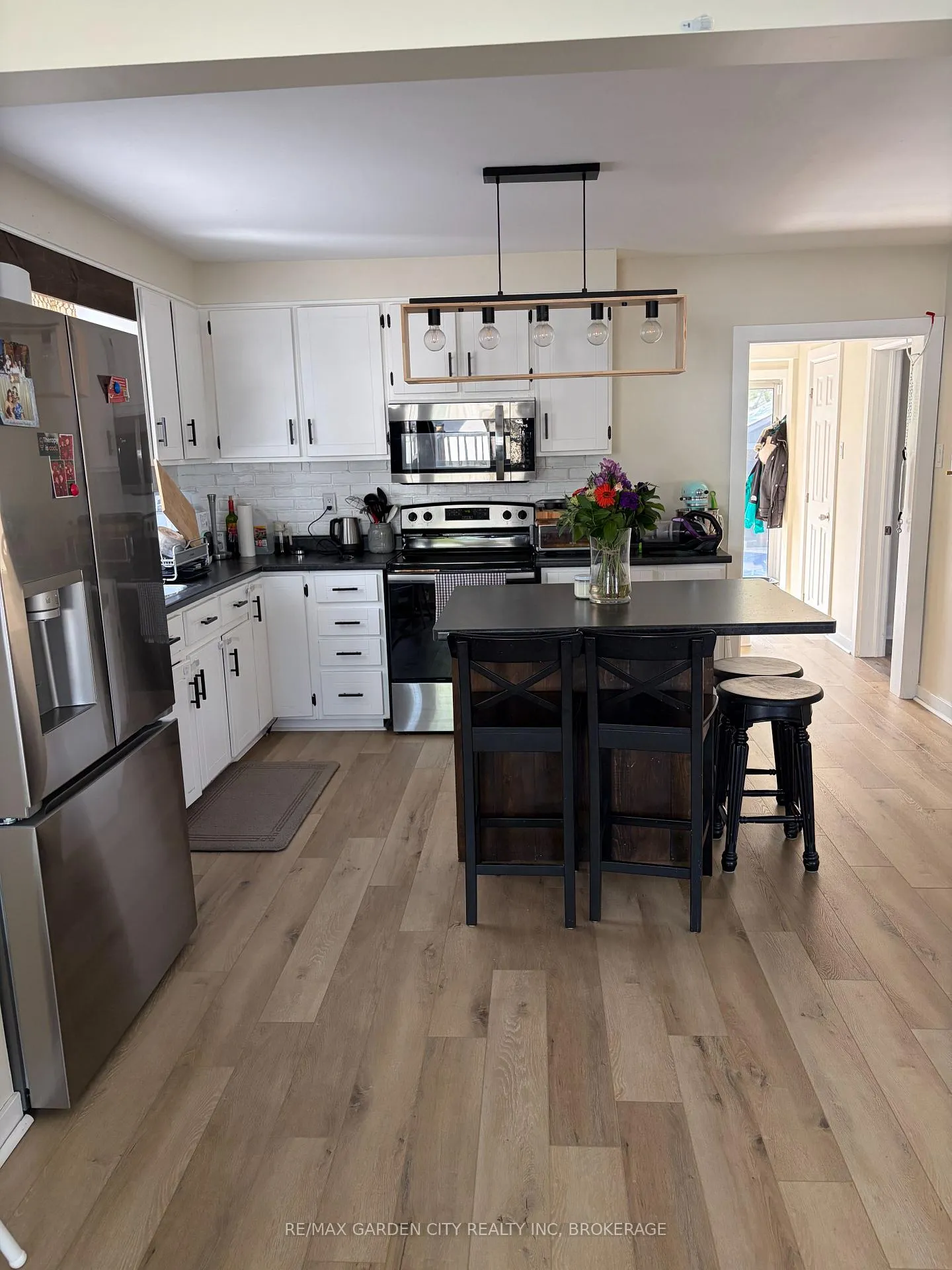 Photo 3 of 39 Margery Avenue, St. Catharines, Haig — HOMEH