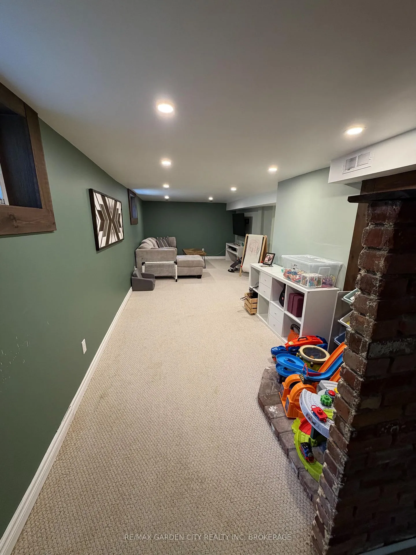 Photo 10 of 39 Margery Avenue, St. Catharines, Haig — HOMEH