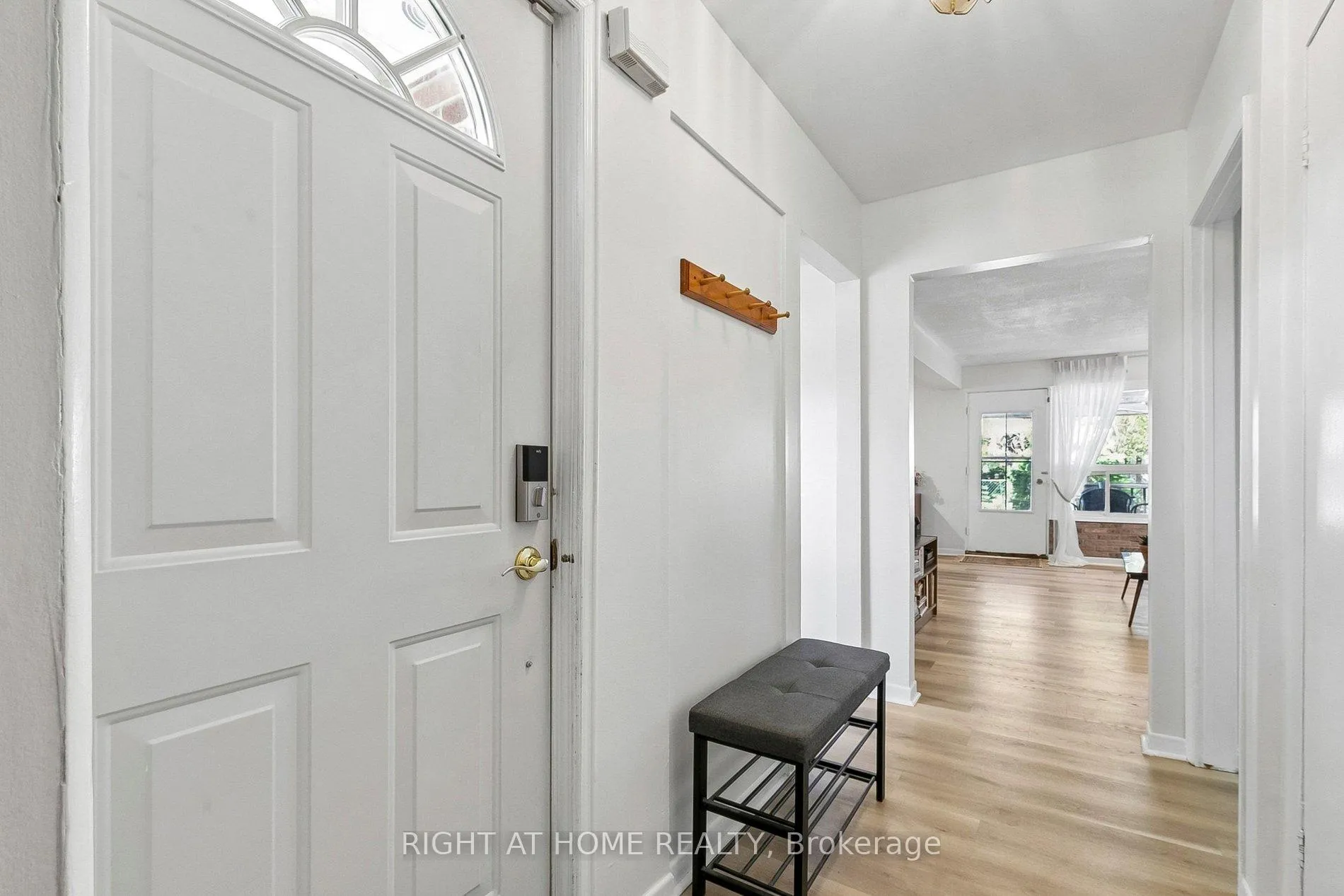 Photo 4 of 10 Sachems Place, Scarborough, Malvern — HOMEH
