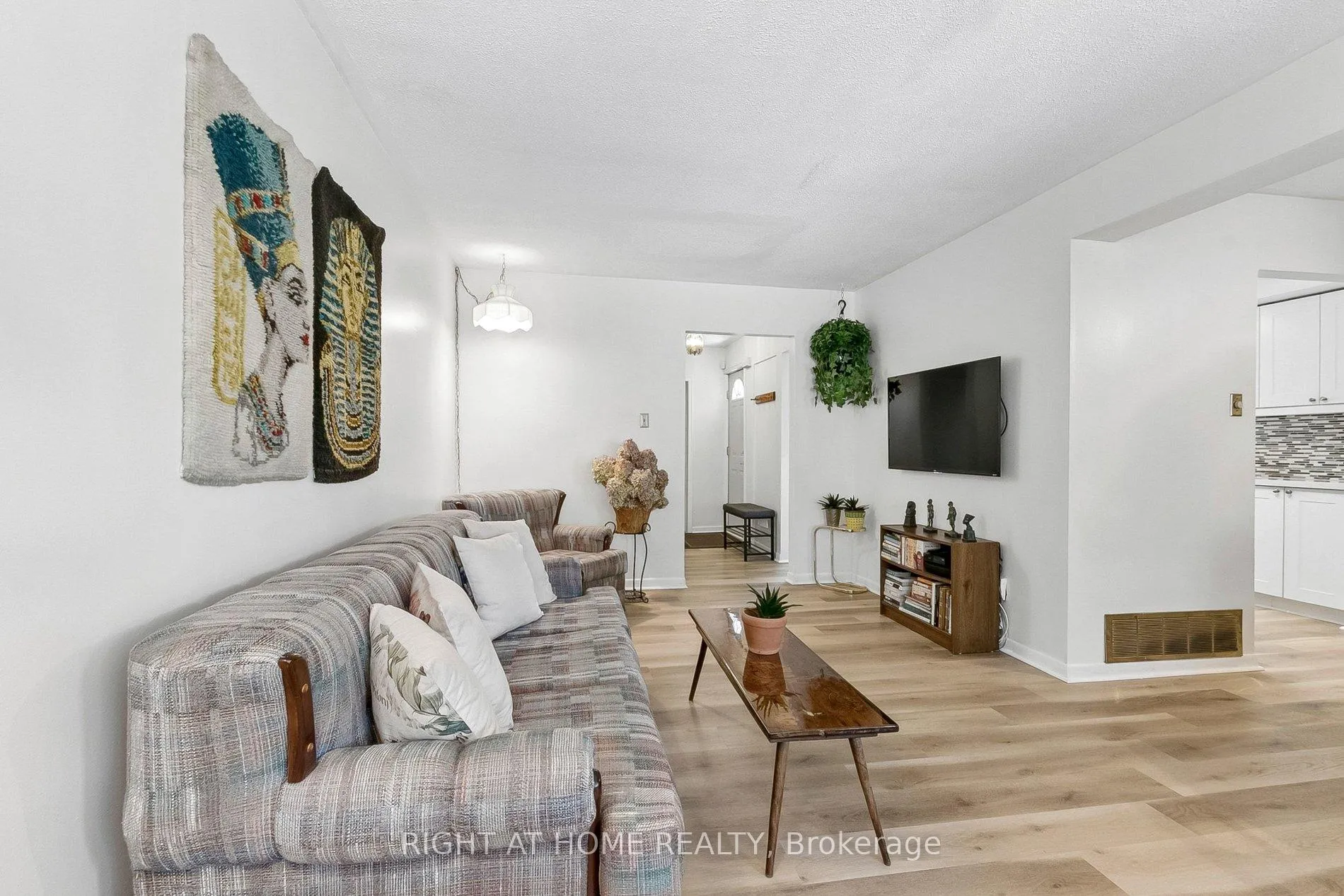 Photo 11 of 10 Sachems Place, Scarborough, Malvern — HOMEH
