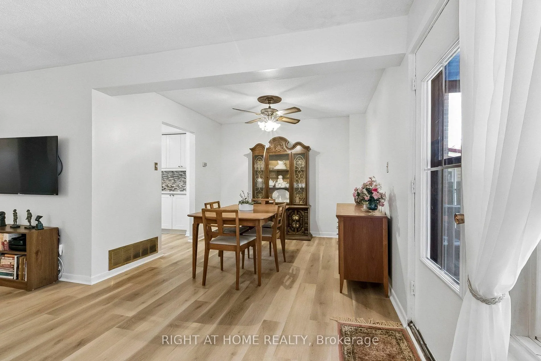 Photo 14 of 10 Sachems Place, Scarborough, Malvern — HOMEH
