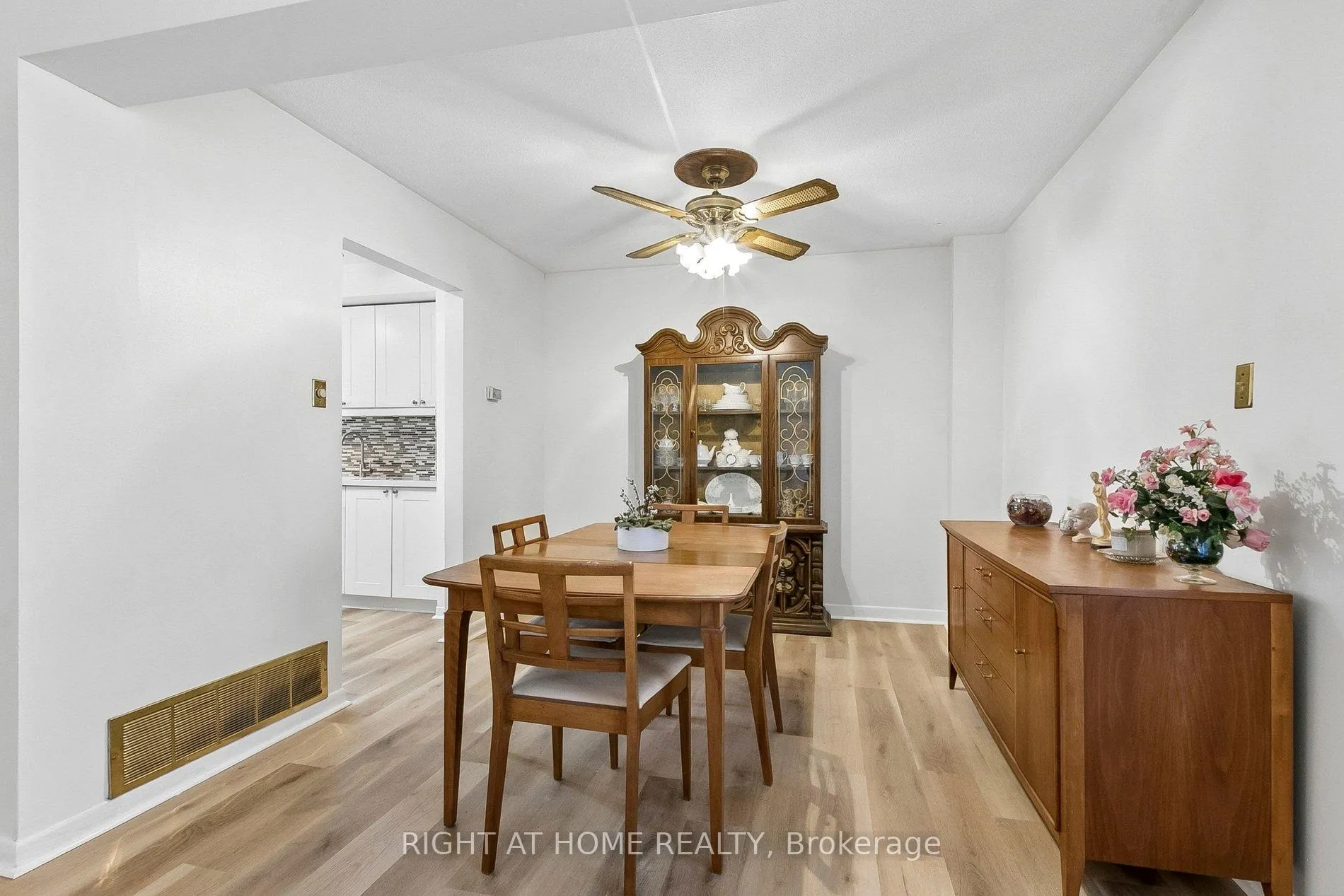Photo 16 of 10 Sachems Place, Scarborough, Malvern — HOMEH