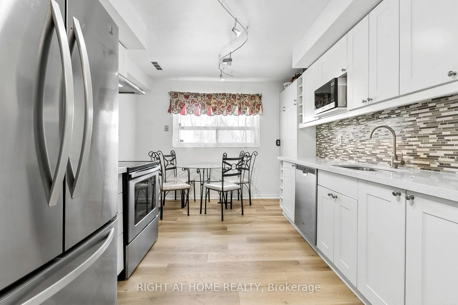 Photo 21 of 10 Sachems Place, Scarborough, Malvern — HOMEH