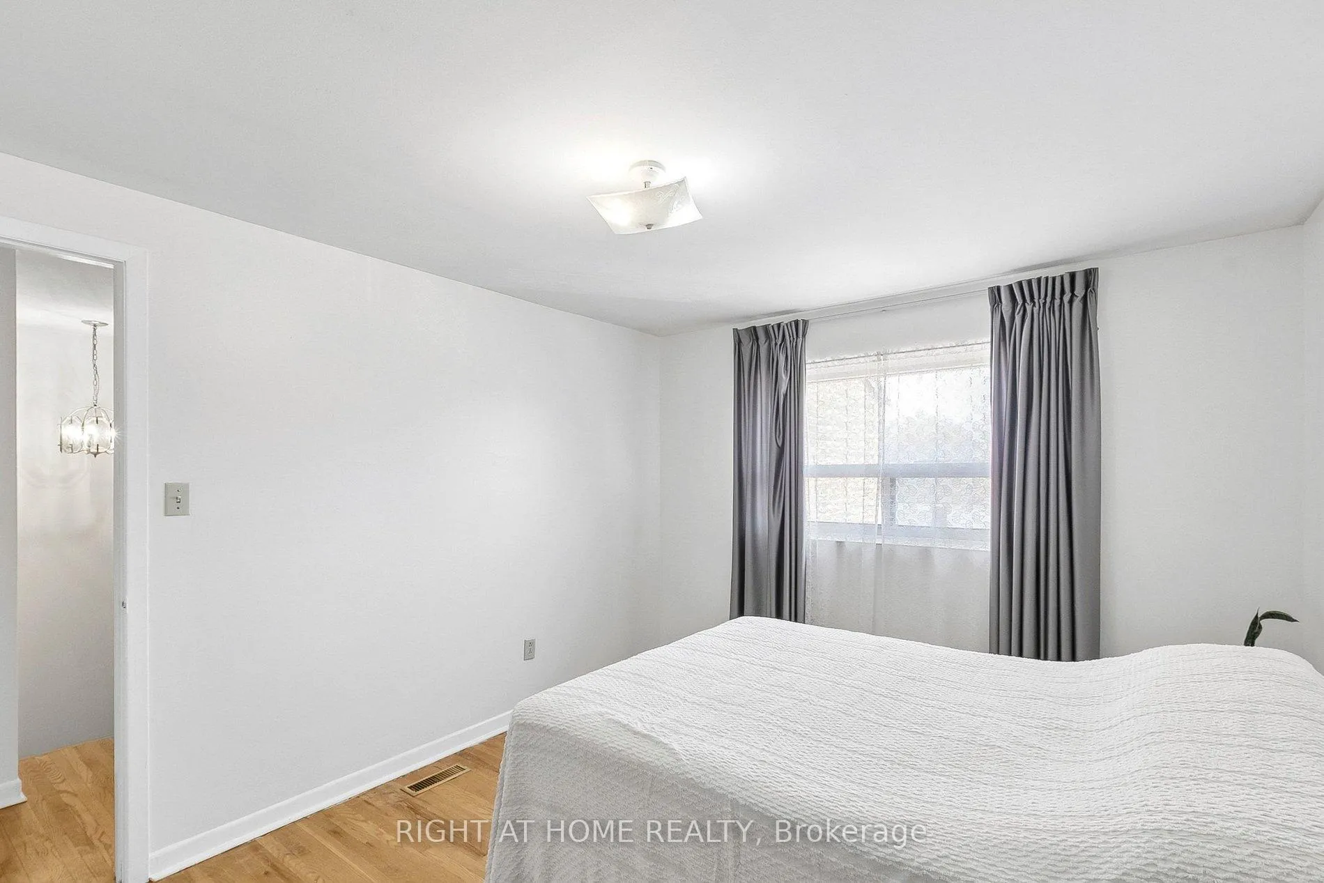Photo 40 of 10 Sachems Place, Scarborough, Malvern — HOMEH
