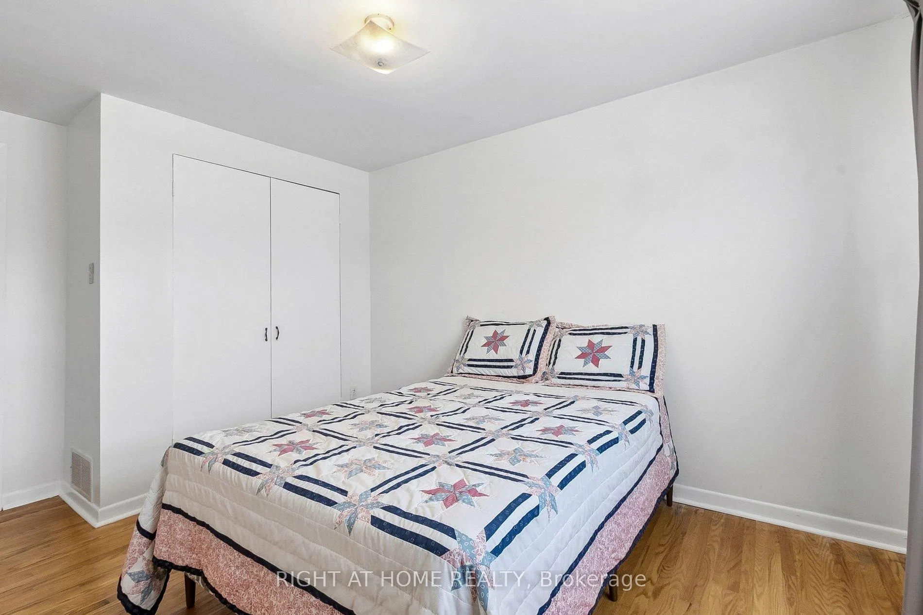 Photo 42 of 10 Sachems Place, Scarborough, Malvern — HOMEH