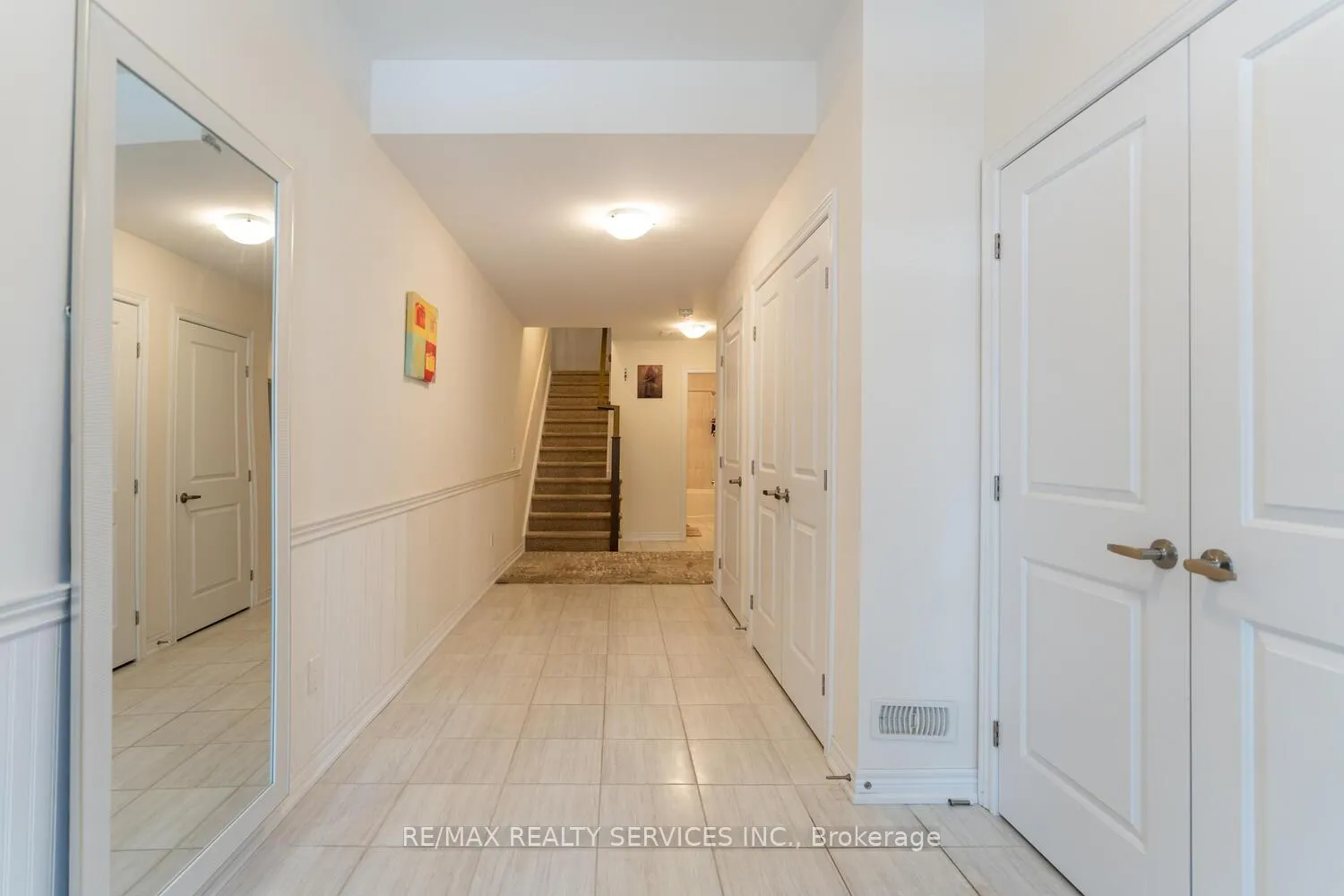 Photo 8 of 7 Ridgeside Lane, Hamilton, Waterdown — HOMEH