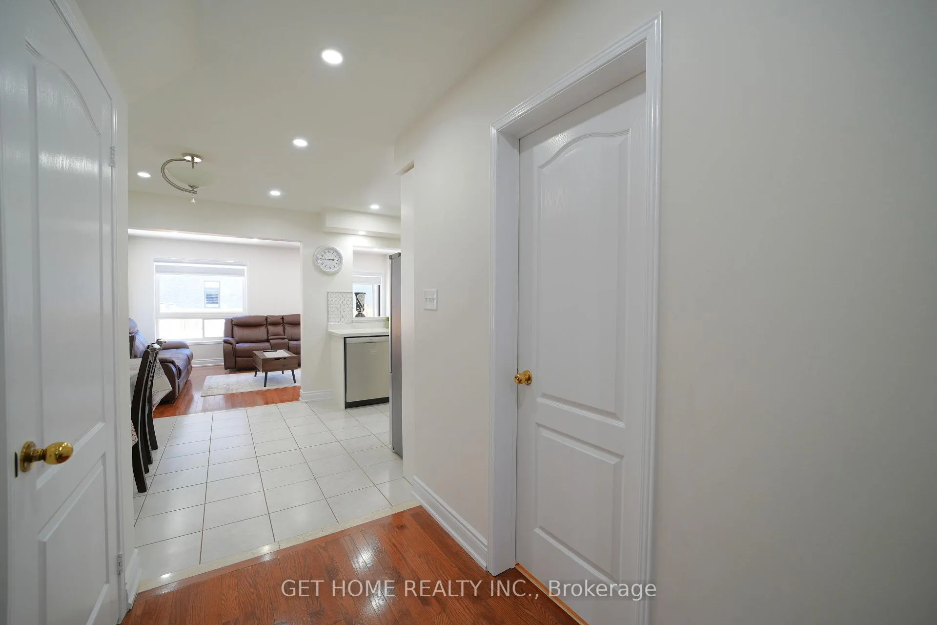 Photo 4 of 78 Spicebush Terrace, Brampton, Credit Valley — HOMEH