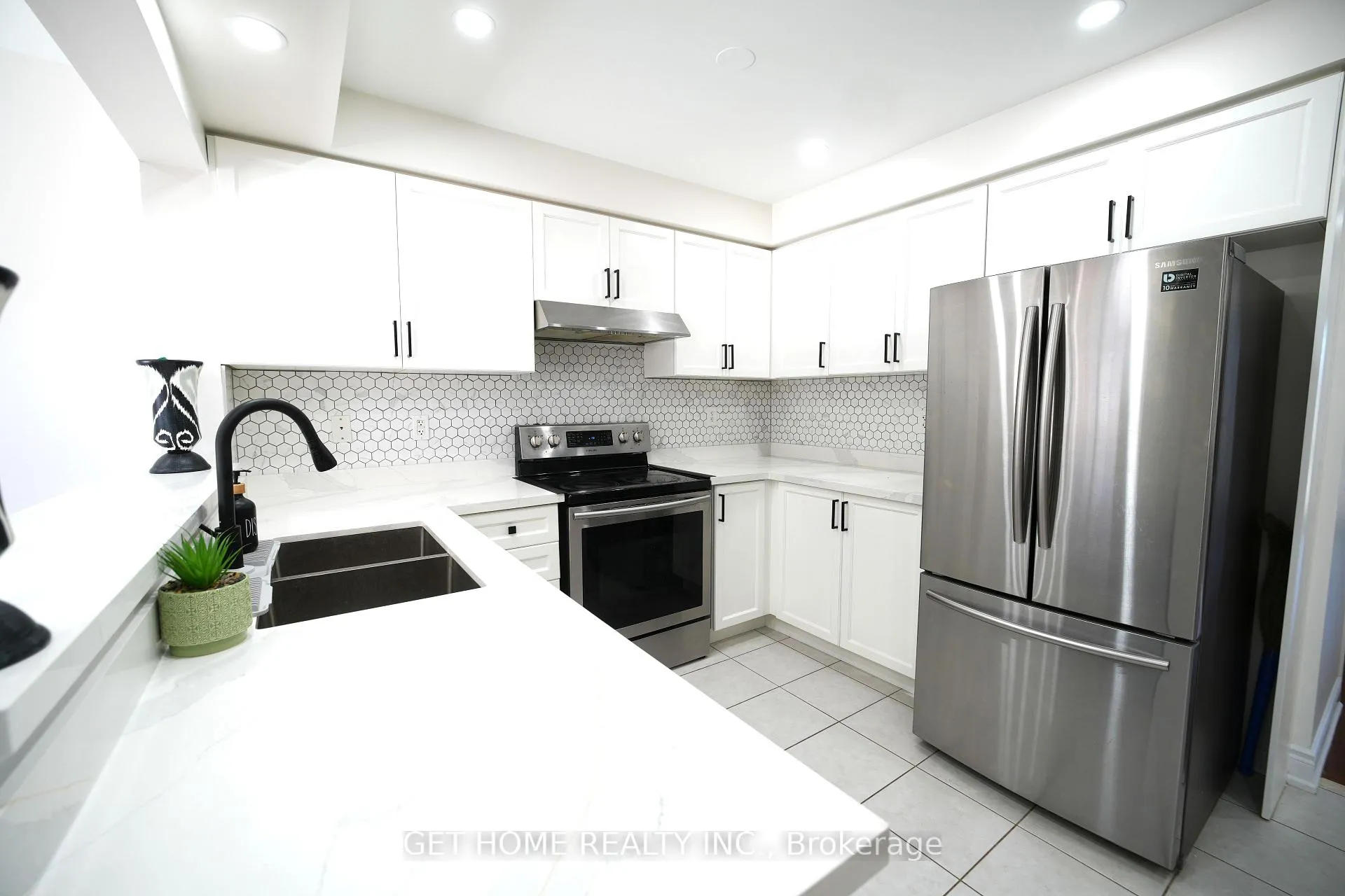 Photo 5 of 78 Spicebush Terrace, Brampton, Credit Valley — HOMEH