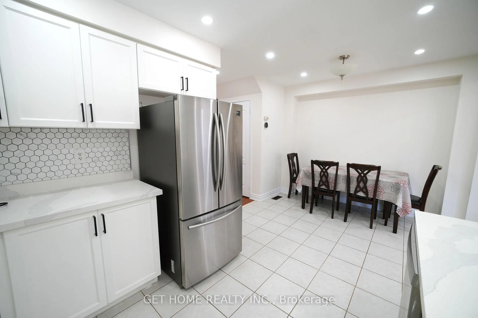 Photo 6 of 78 Spicebush Terrace, Brampton, Credit Valley — HOMEH