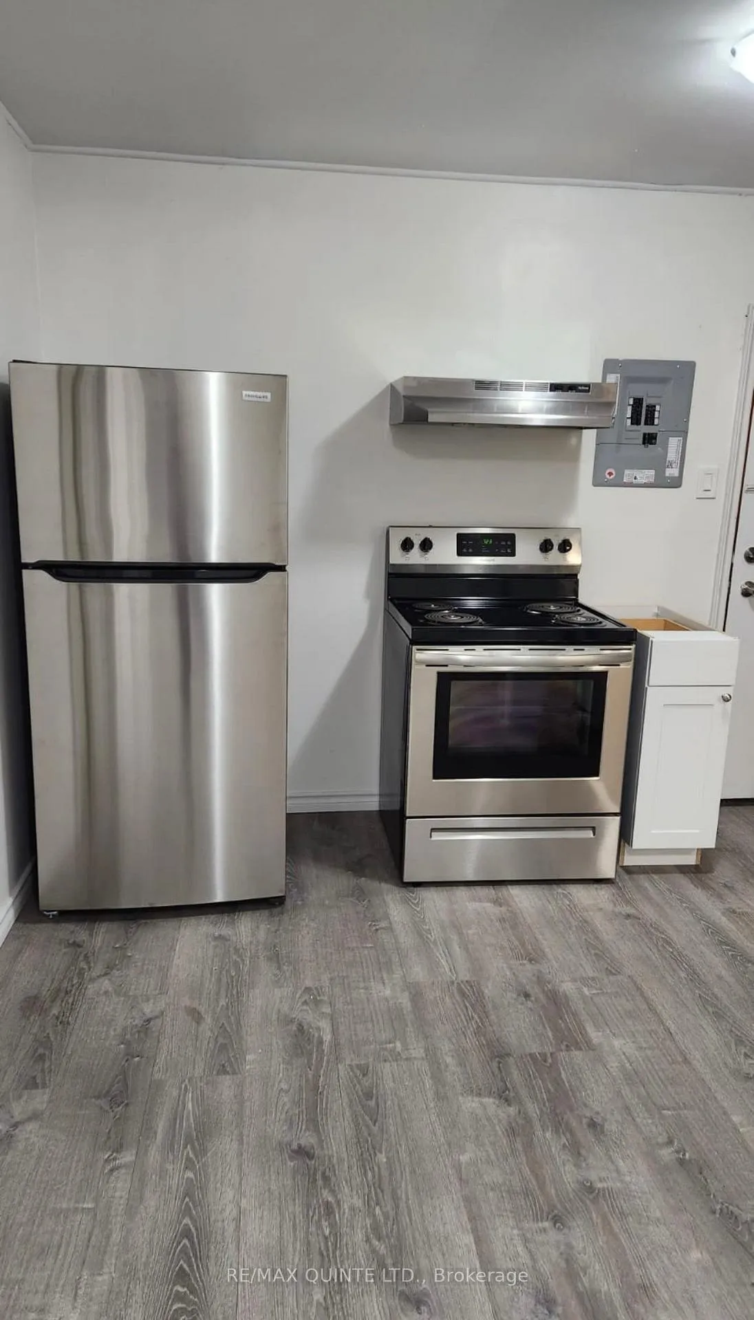 Photo 3 of Unit 2, 27 Dundas Street E, Quinte West, Trenton Ward — HOMEH