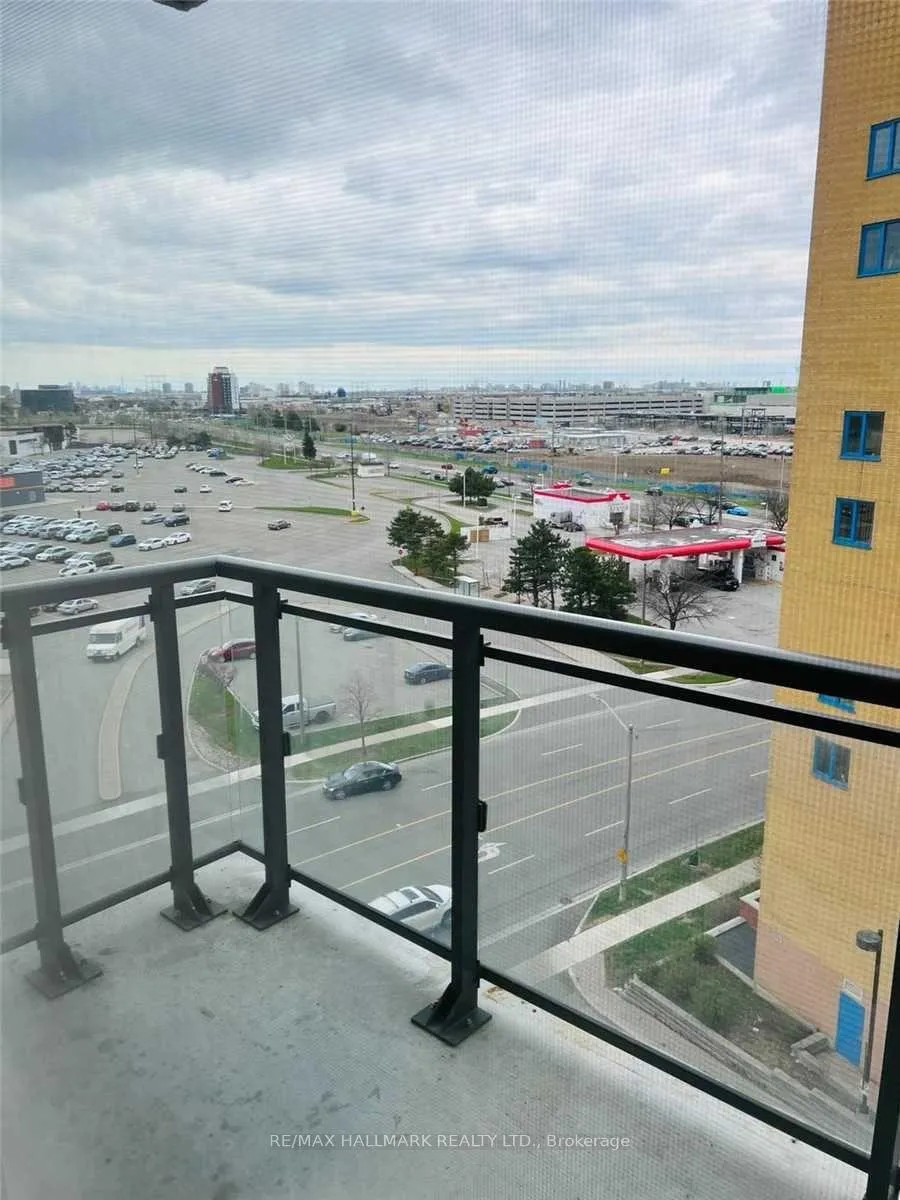 Photo 4 of Unit 812, 840 Queens Plate Drive, Etobicoke, West Humber-Clairville — HOMEH
