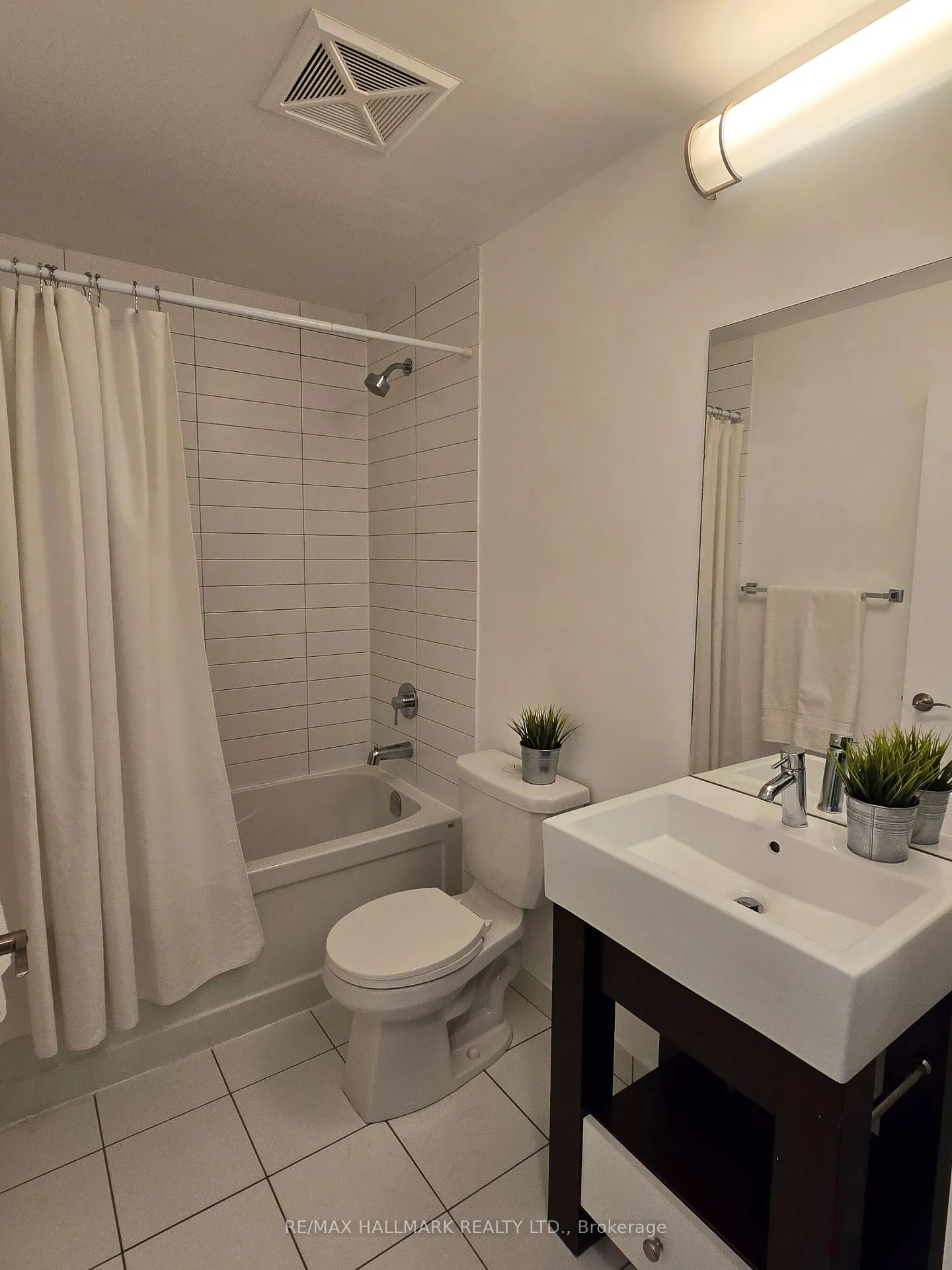Photo 6 of Unit 812, 840 Queens Plate Drive, Etobicoke, West Humber-Clairville — HOMEH