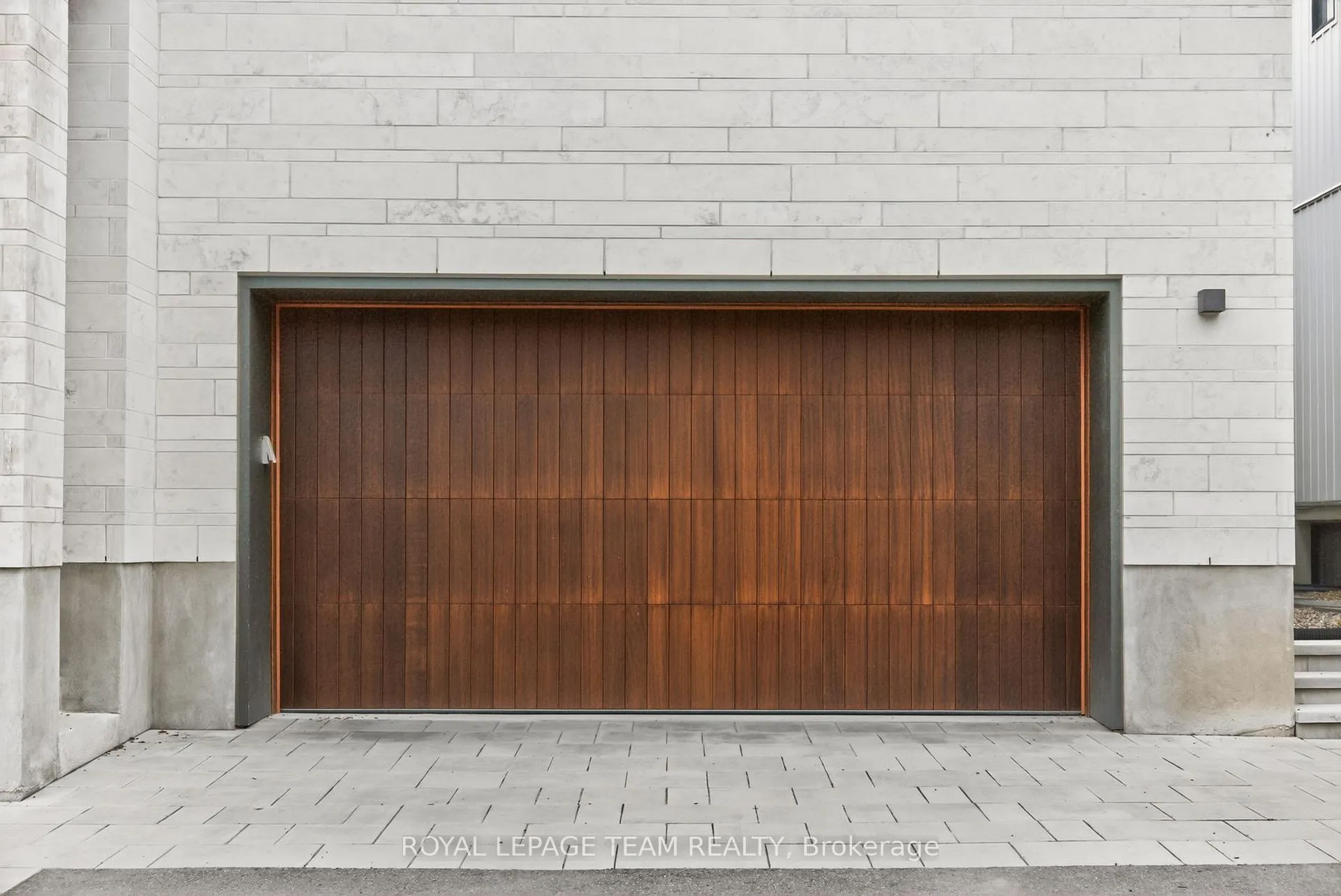 Photo 3 of 511 Fraser Avenue, Ottawa, McKellar/Highland — HOMEH