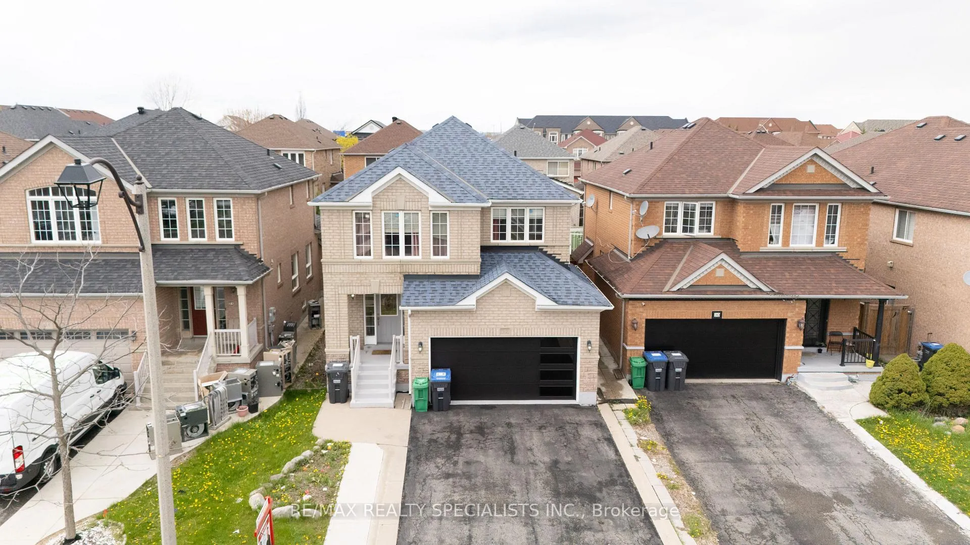Photo 1 of 32 Feather Reed Way, Brampton, Sandringham-Wellington — HOMEH