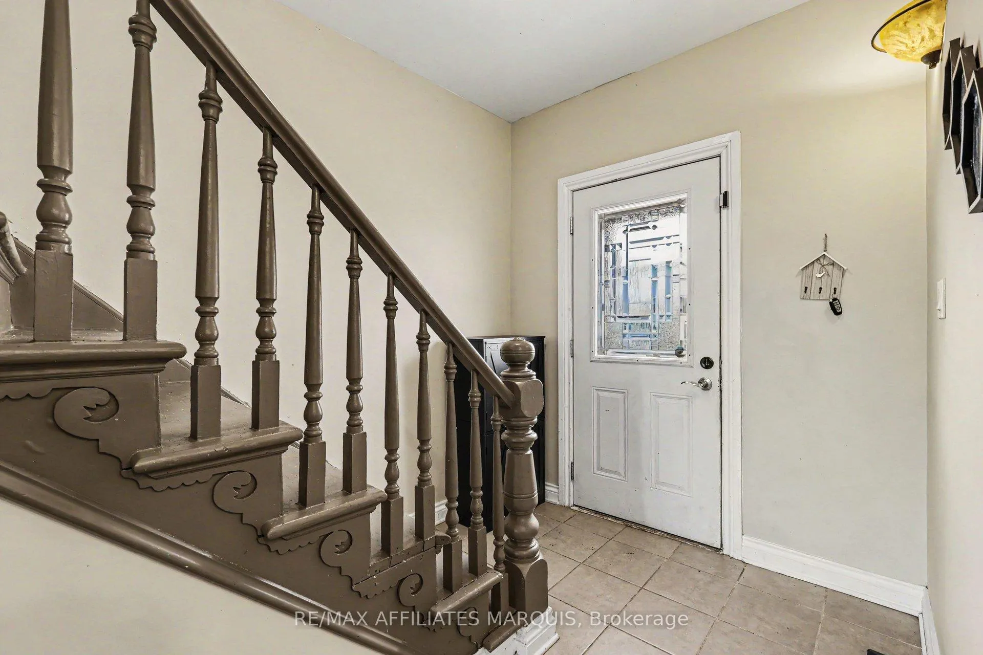 Photo 4 of 103 William Street E, Smiths Falls — HOMEH