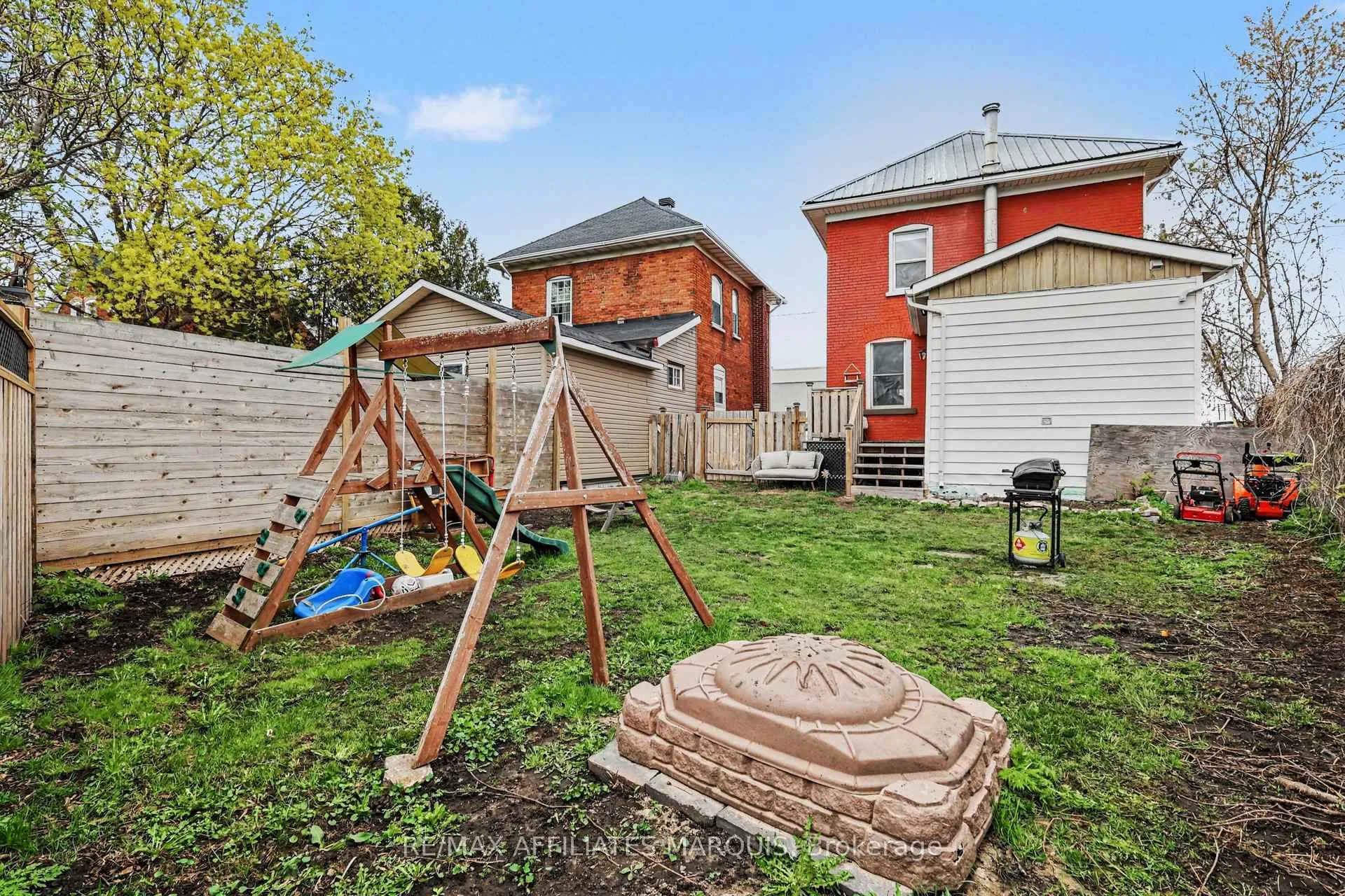 Photo 29 of 103 William Street E, Smiths Falls — HOMEH