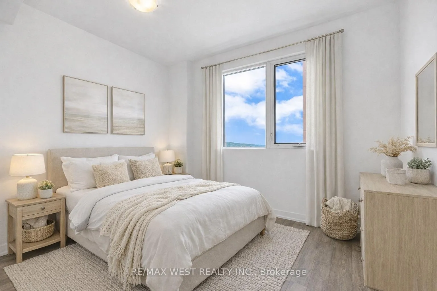 Photo 4 of Unit 401, 550 North Service Road, Grimsby, Grimsby Beach — HOMEH