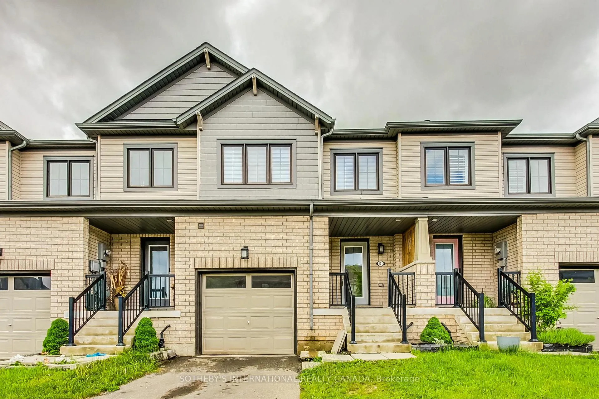 Photo 1 of 131 Pagebrook Crescent, Hamilton, Stoney Creek Mountain — HOMEH