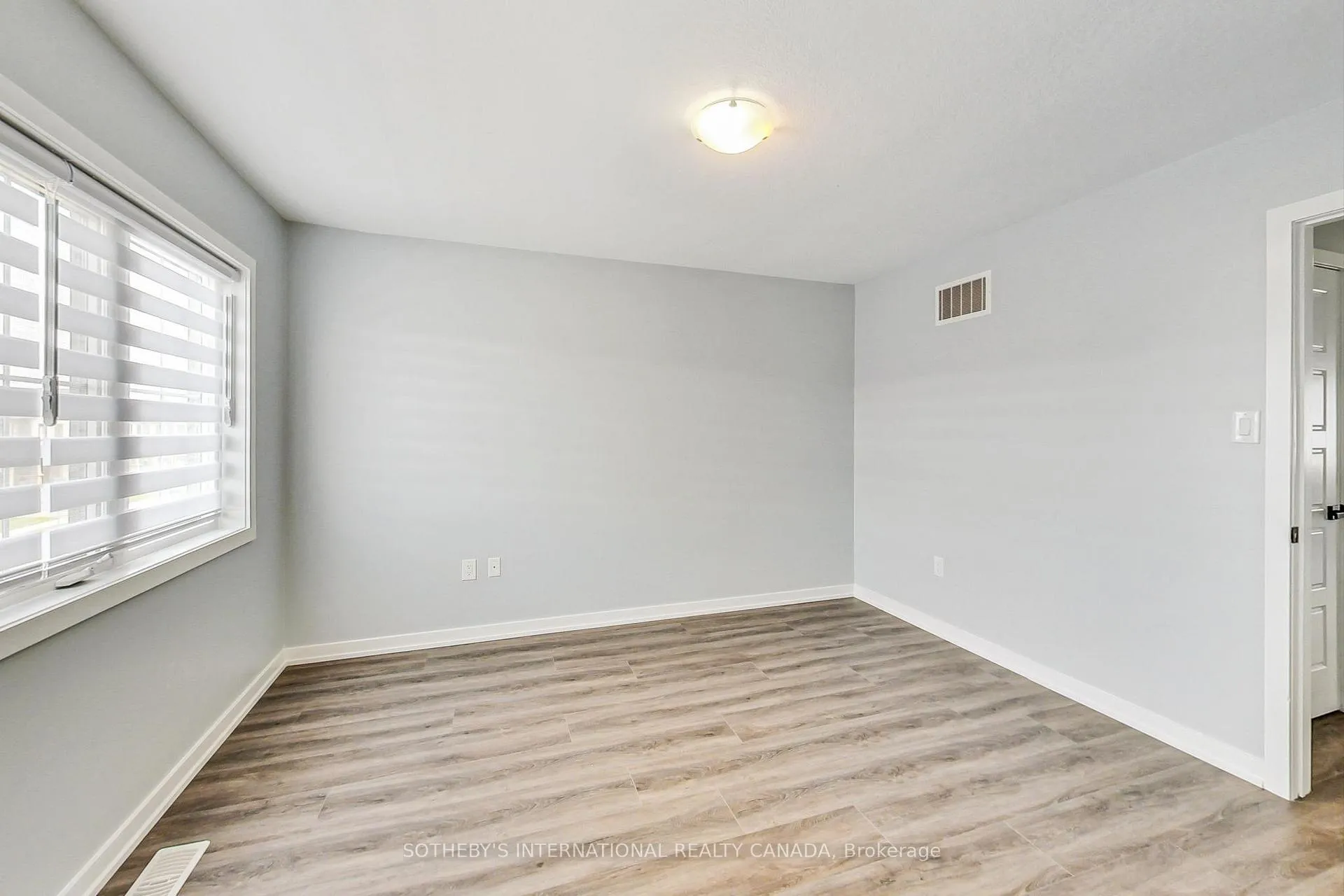 Photo 8 of 131 Pagebrook Crescent, Hamilton, Stoney Creek Mountain — HOMEH