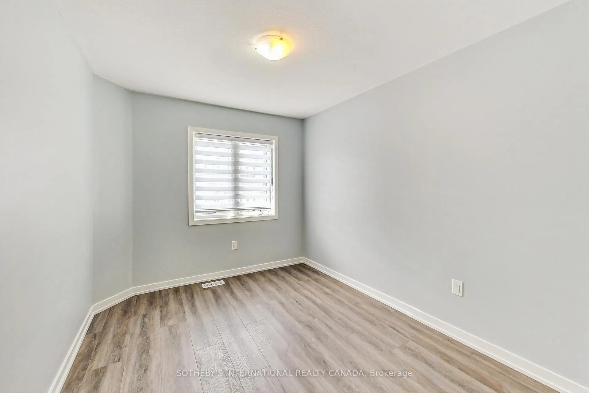 Photo 11 of 131 Pagebrook Crescent, Hamilton, Stoney Creek Mountain — HOMEH