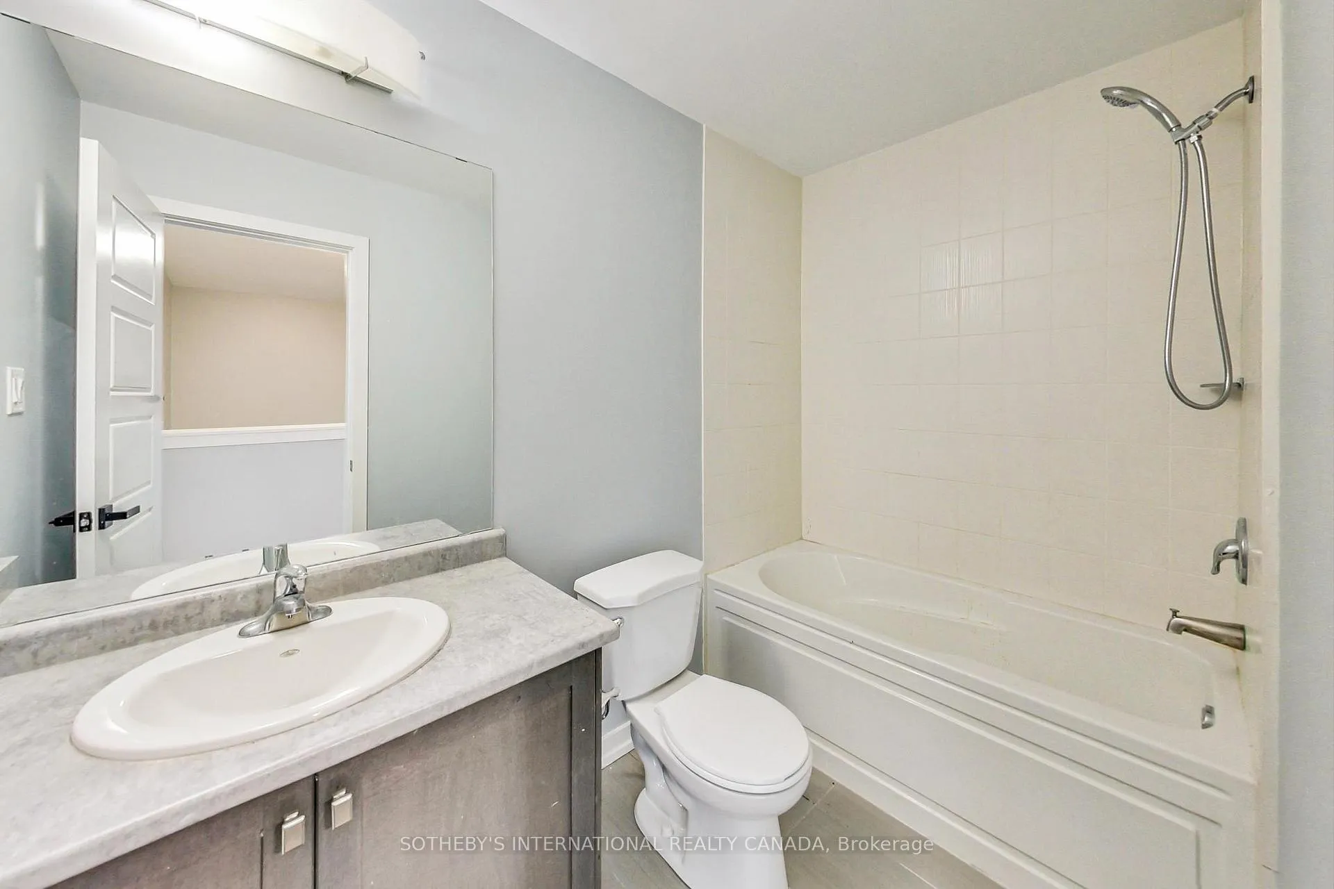 Photo 16 of 131 Pagebrook Crescent, Hamilton, Stoney Creek Mountain — HOMEH