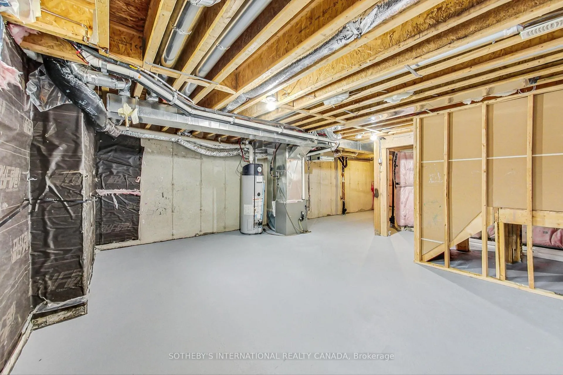 Photo 17 of 131 Pagebrook Crescent, Hamilton, Stoney Creek Mountain — HOMEH