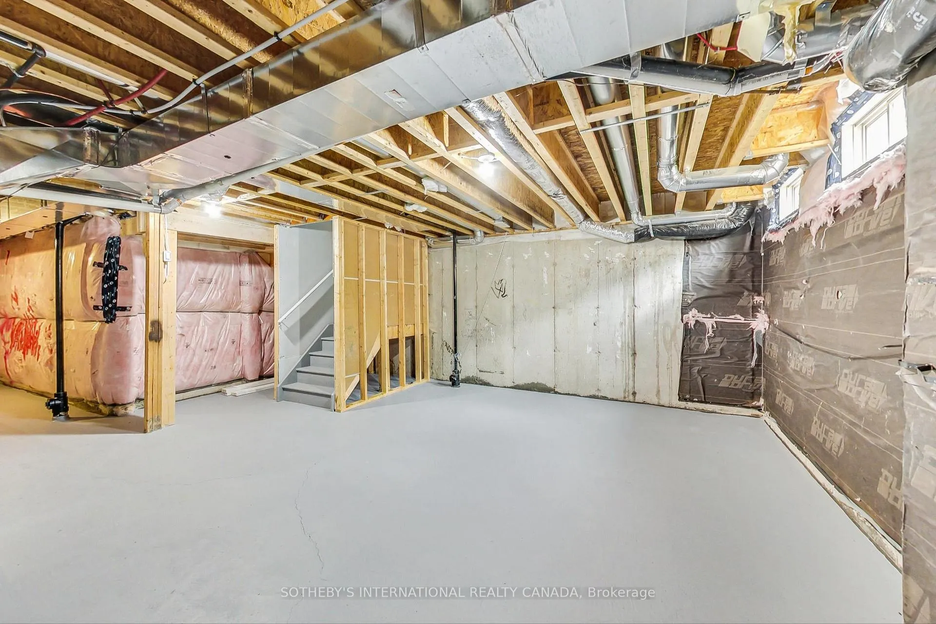 Photo 18 of 131 Pagebrook Crescent, Hamilton, Stoney Creek Mountain — HOMEH