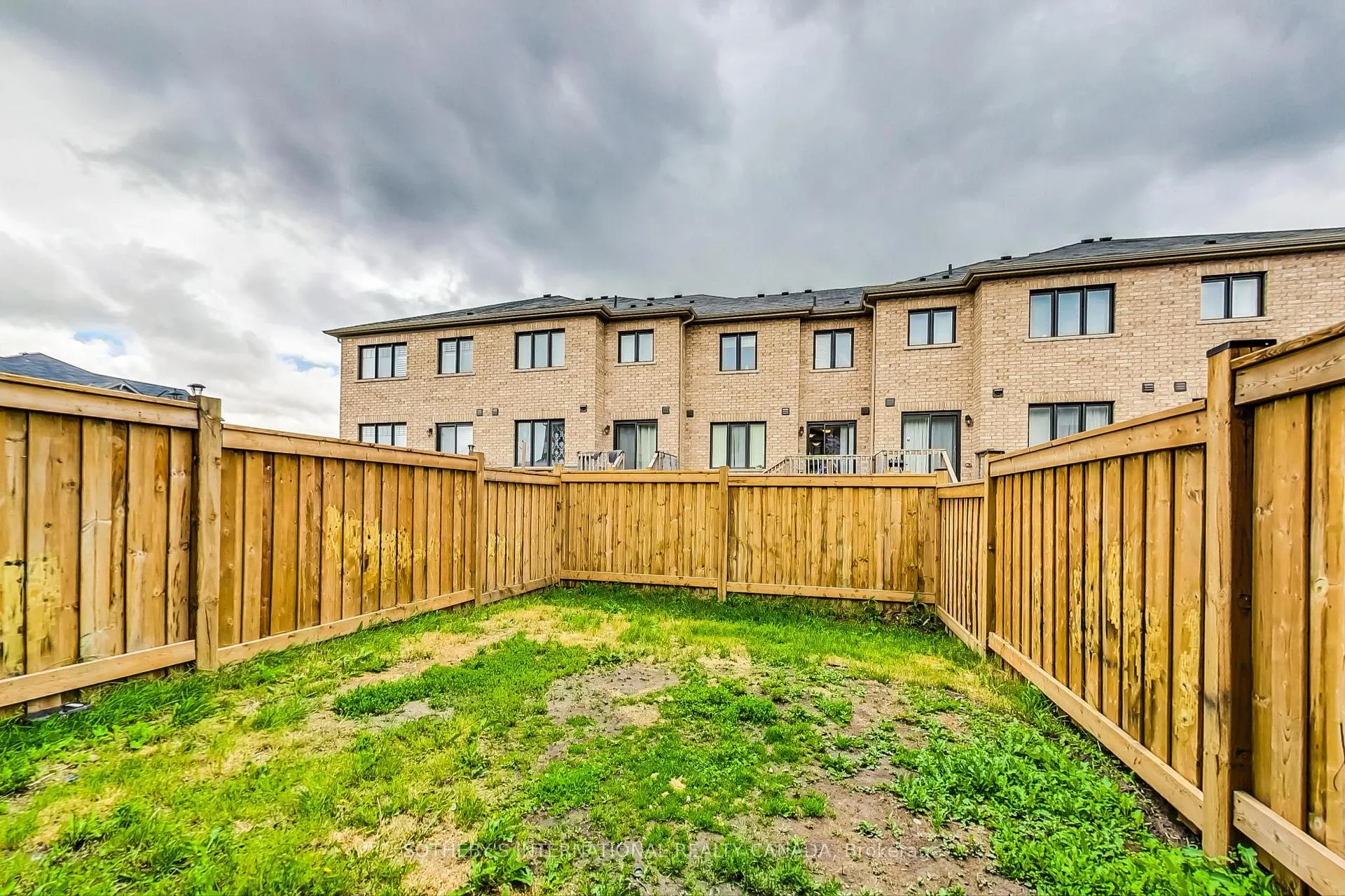 Photo 22 of 131 Pagebrook Crescent, Hamilton, Stoney Creek Mountain — HOMEH
