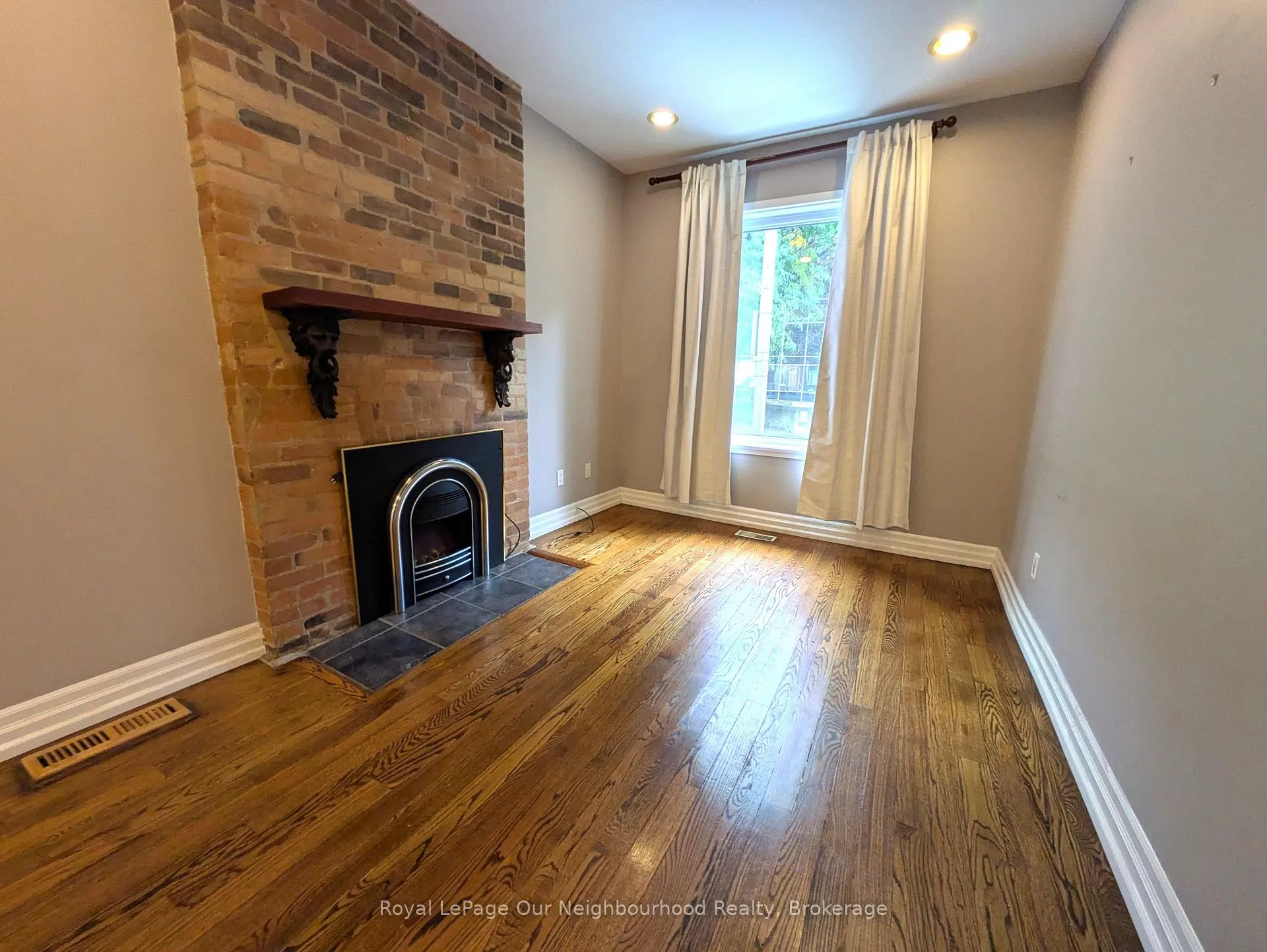 Photo 3 of Unit Main, 86 Asquith Avenue, Toronto, Rosedale-Moore Park — HOMEH