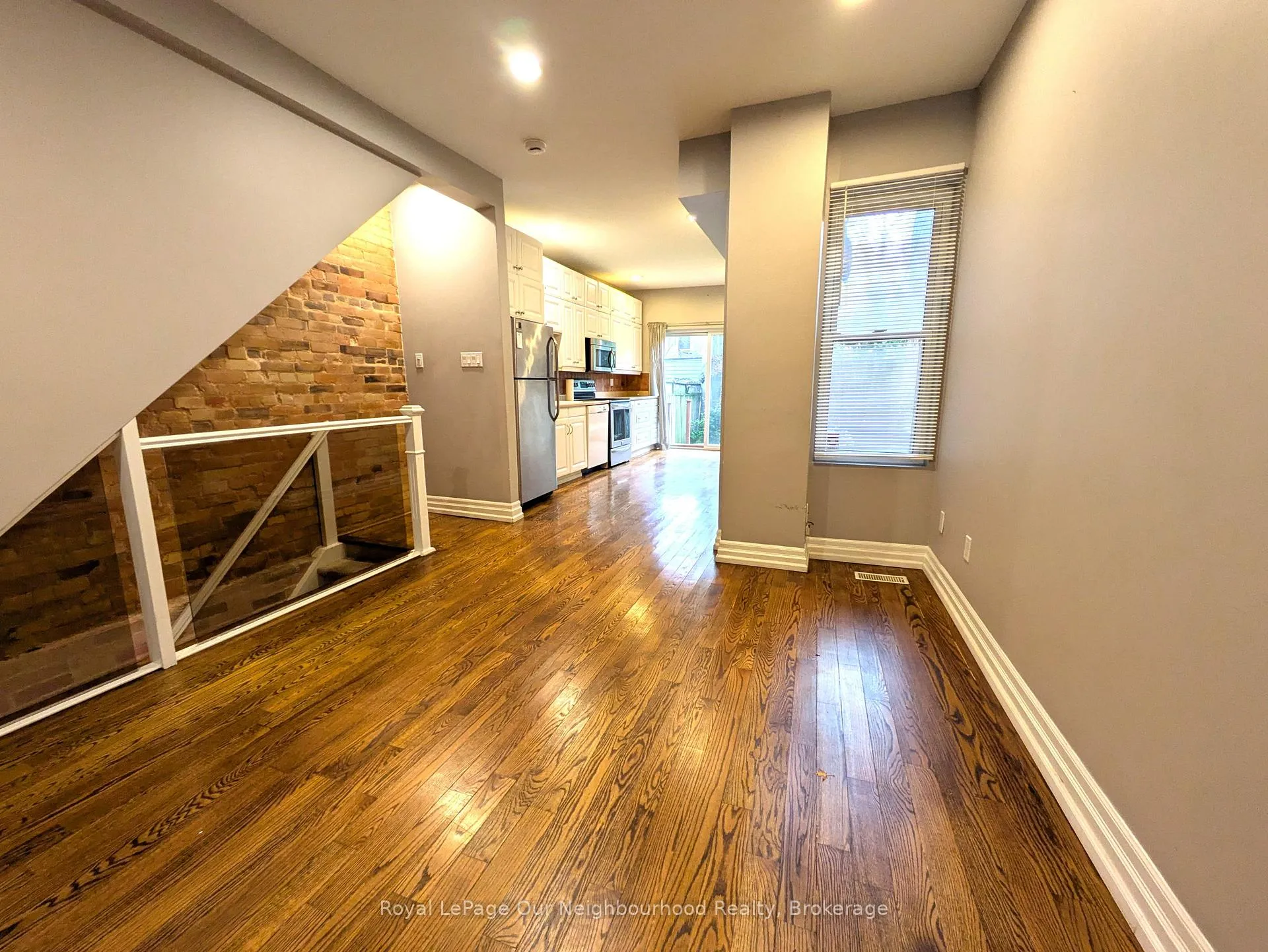 Photo 4 of Unit Main, 86 Asquith Avenue, Toronto, Rosedale-Moore Park — HOMEH