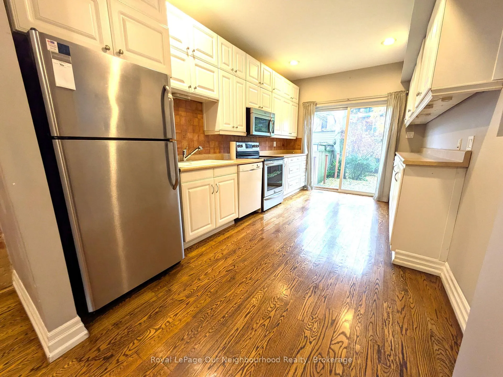Photo 6 of Unit Main, 86 Asquith Avenue, Toronto, Rosedale-Moore Park — HOMEH